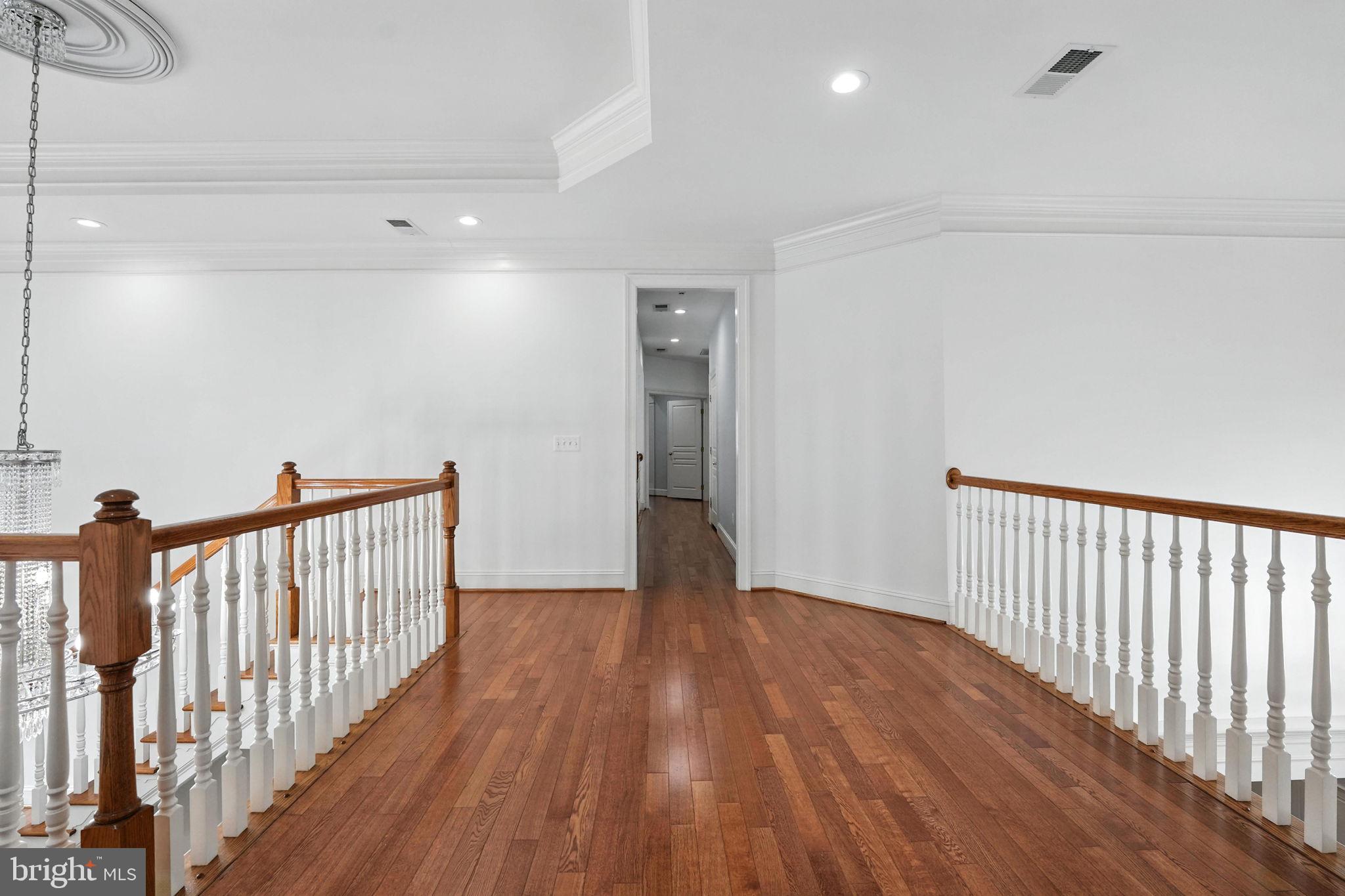 OAKTON HOLLOWS - Residential