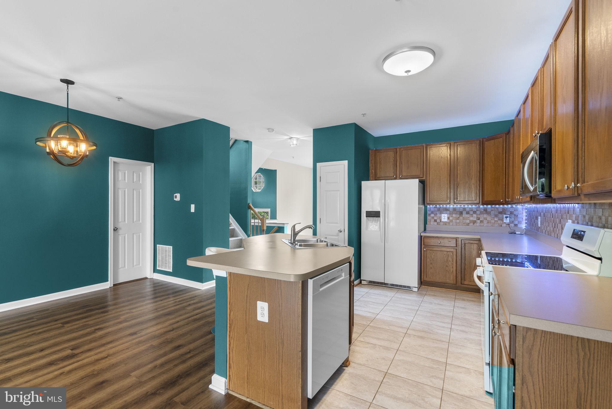 KINGSVIEW VILLAGE - Residential