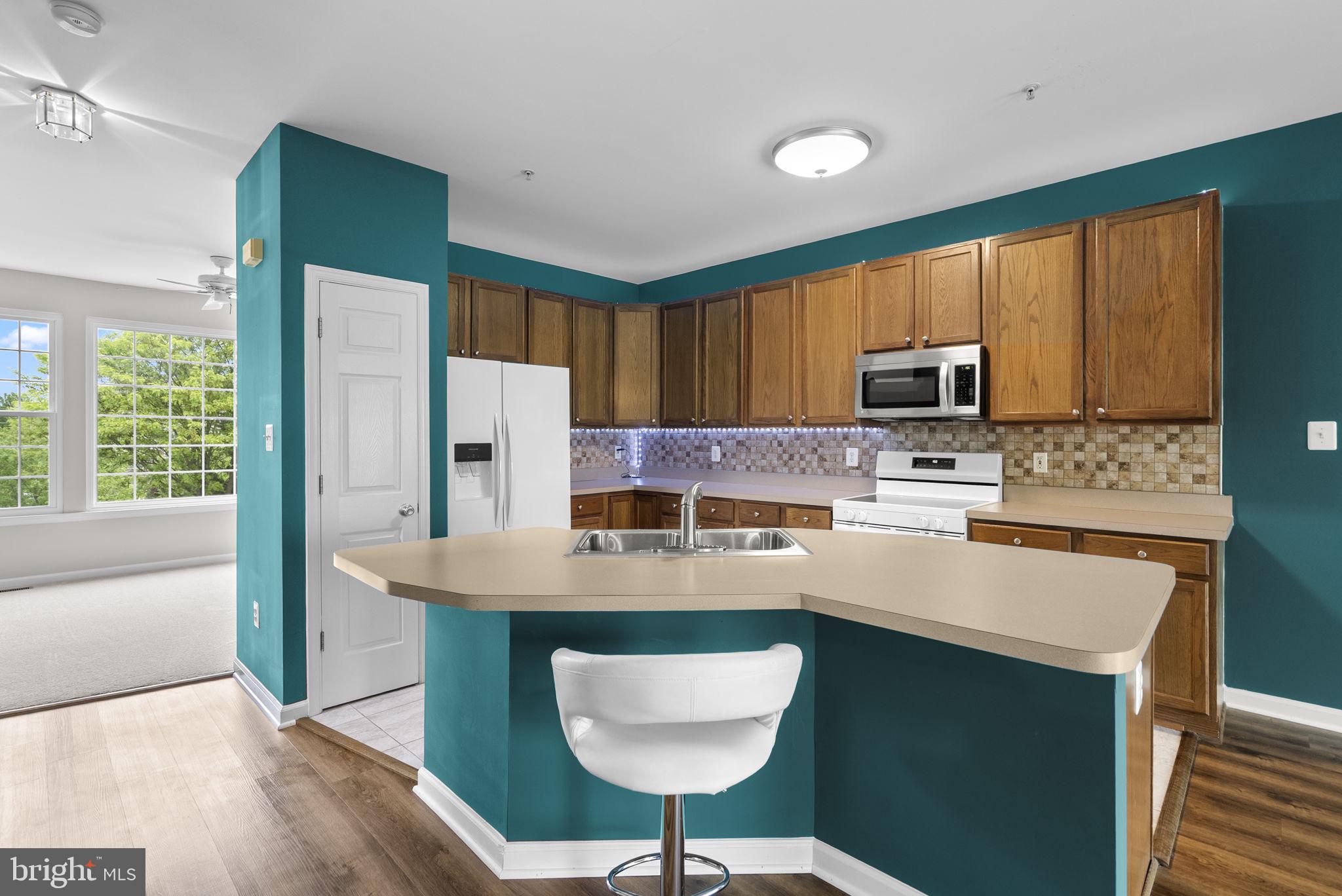 KINGSVIEW VILLAGE - Residential