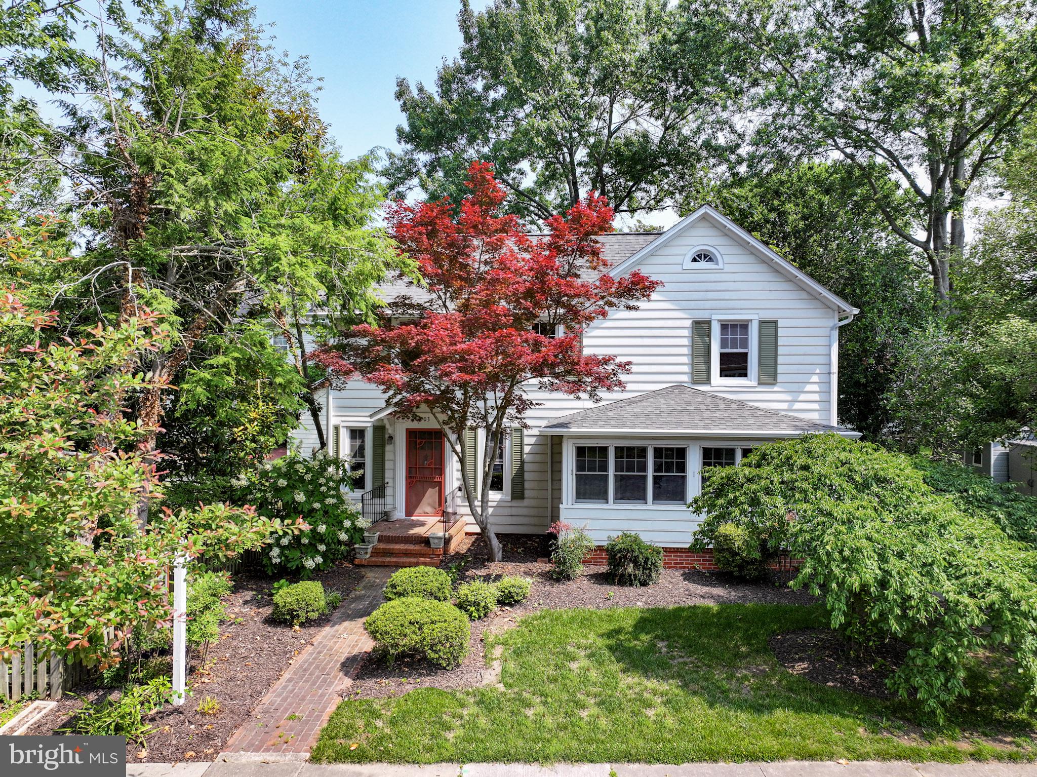 203 E EARLE AVENUE