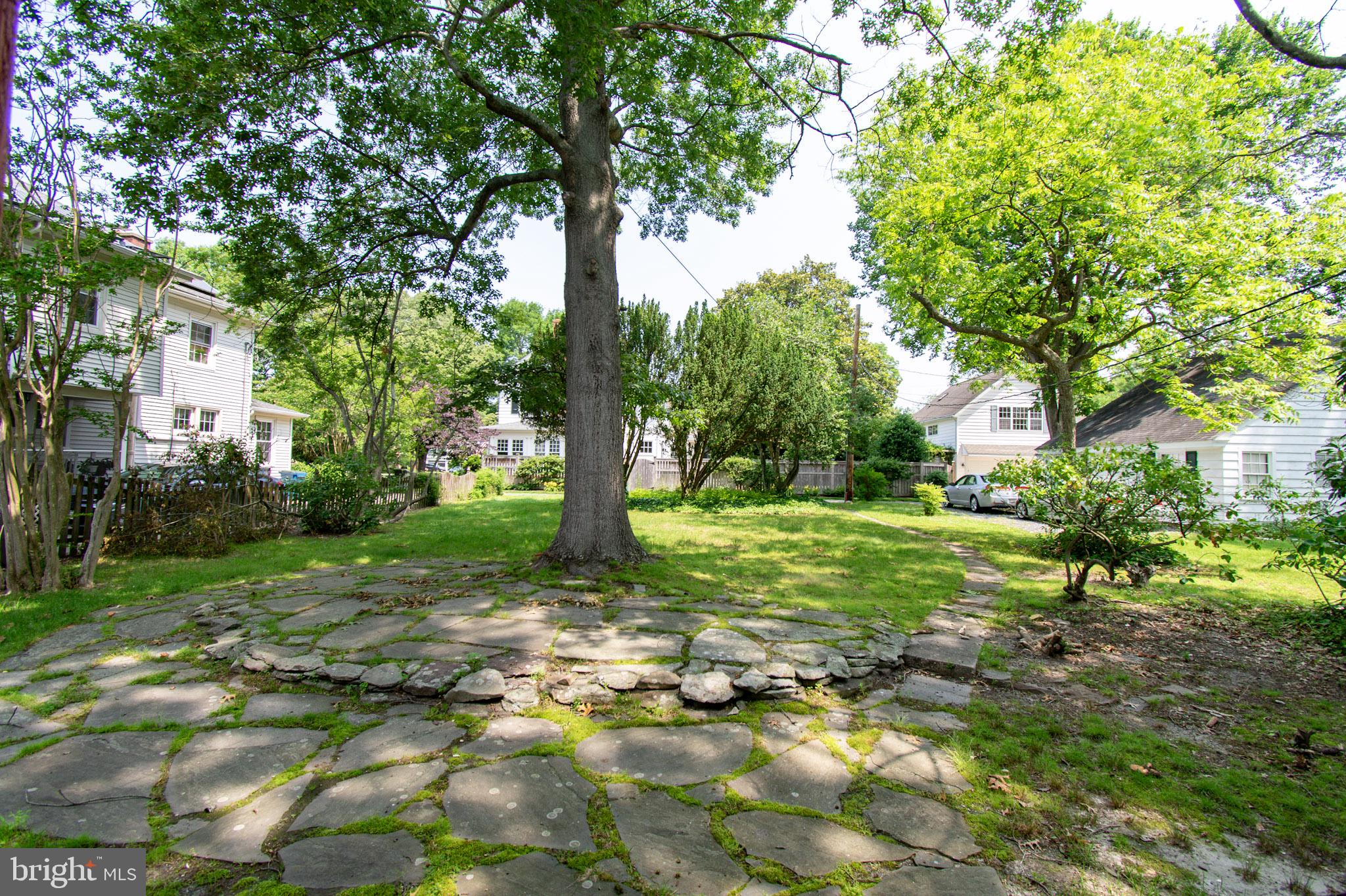 203 E EARLE AVENUE