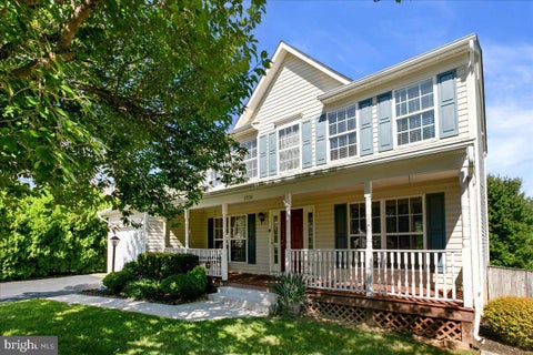 Photo of 5730 Rocksbury Lane, WOODBRIDGE, VA 22193 (MLS # VAPW2130602)