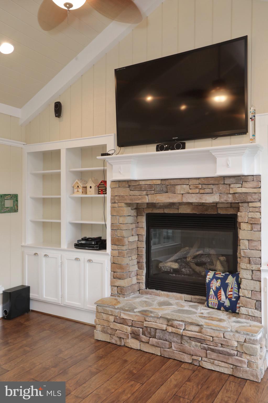 BARTON HALL - Residential