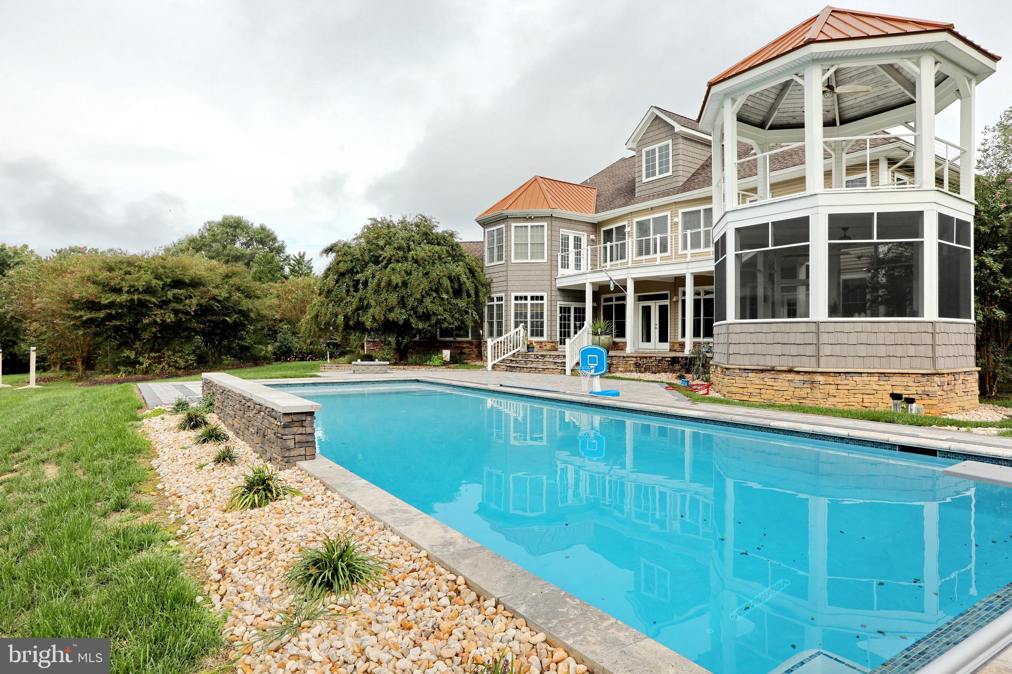 BARTON HALL - Residential