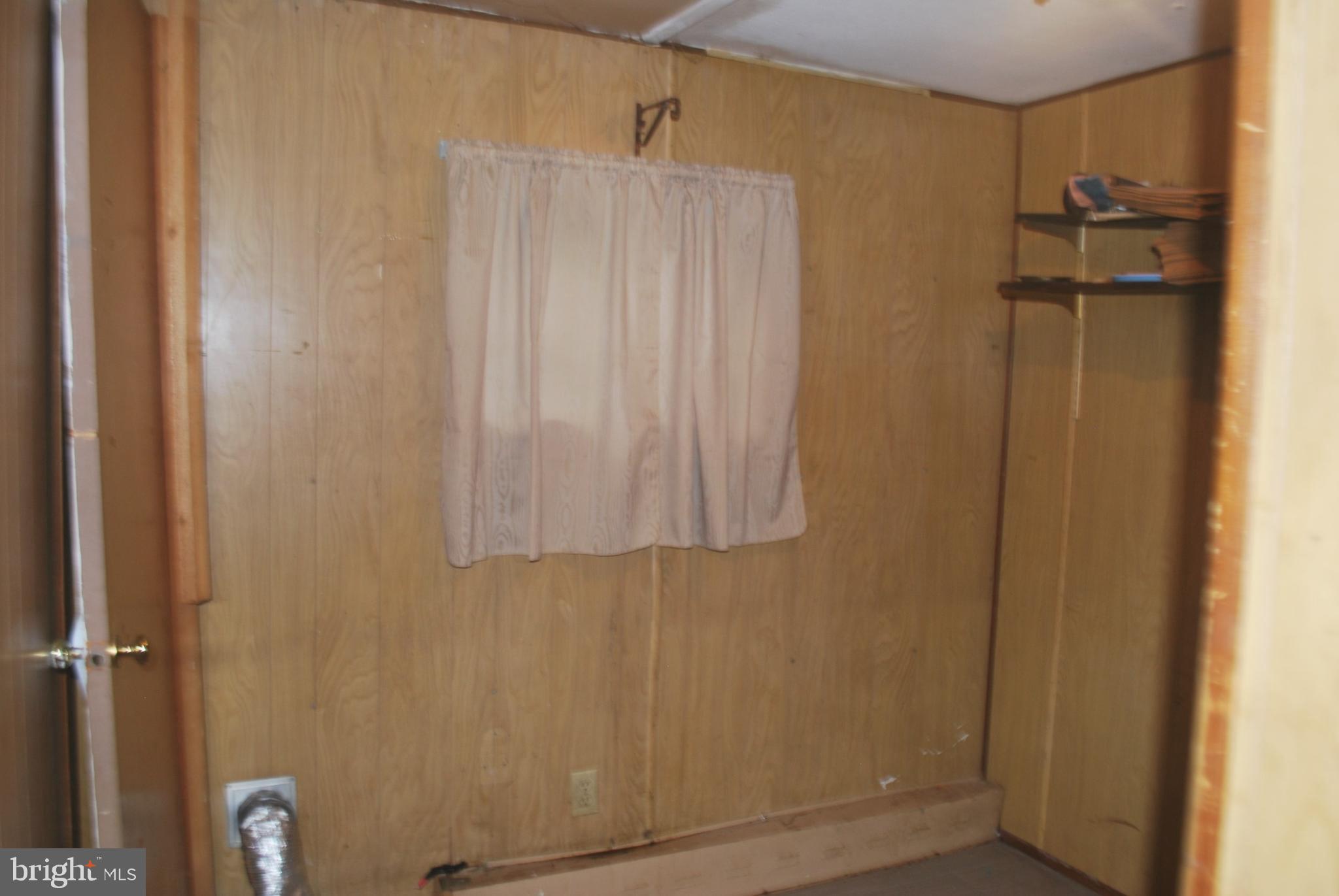 LAUREL LAKE - Residential