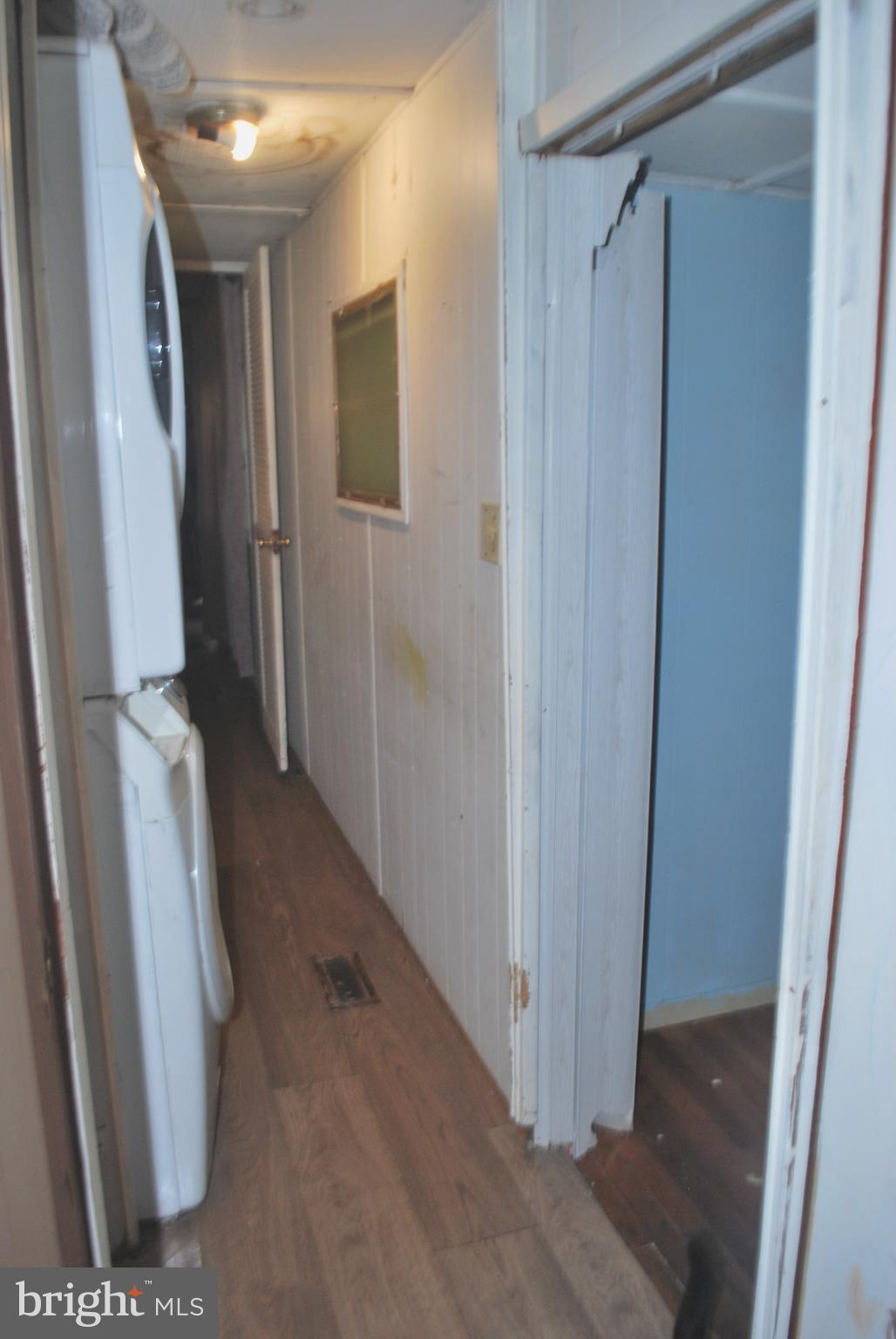 LAUREL LAKE - Residential