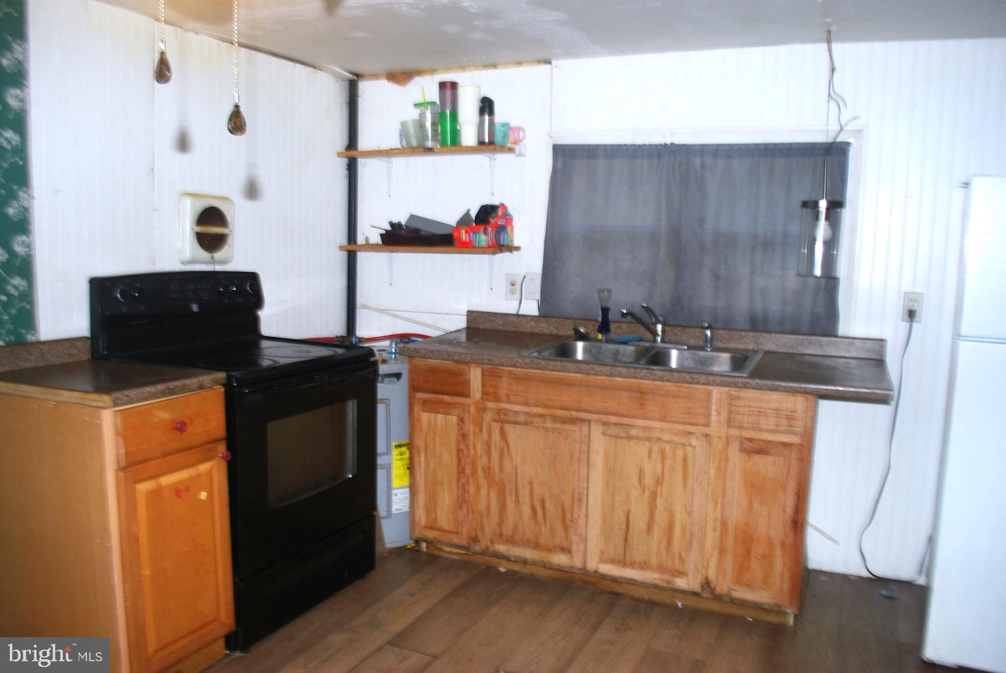 LAUREL LAKE - Residential