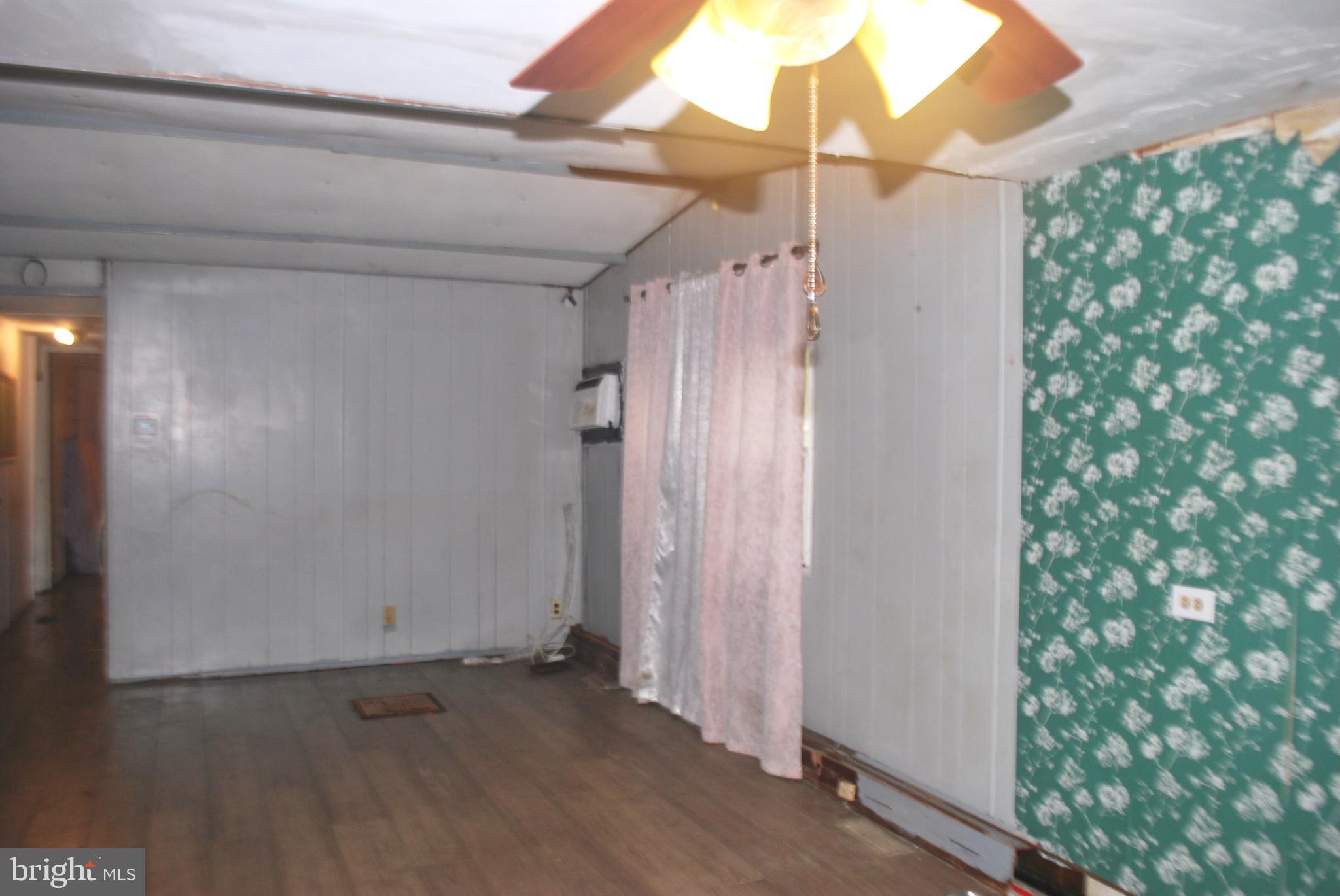 LAUREL LAKE - Residential