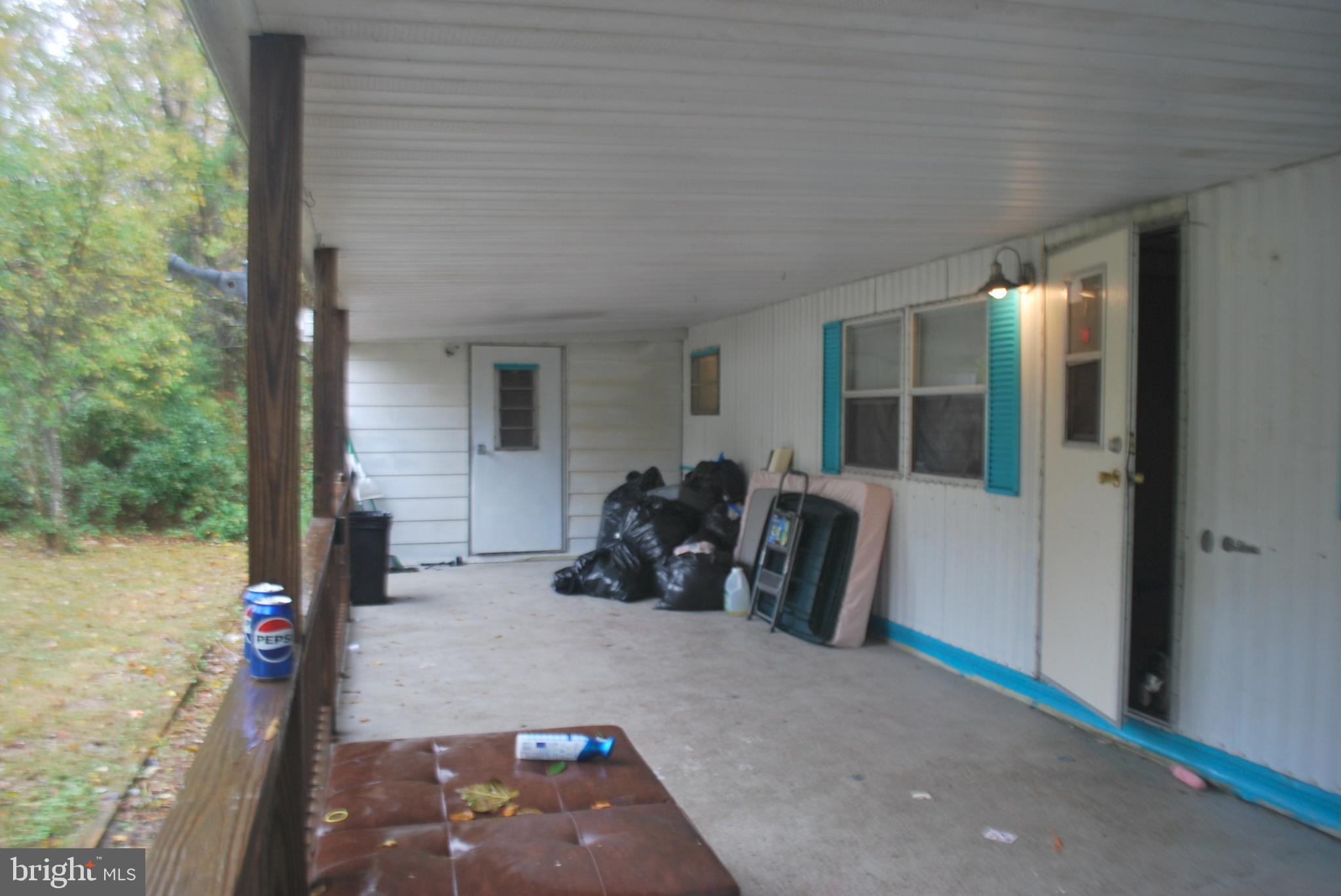 LAUREL LAKE - Residential