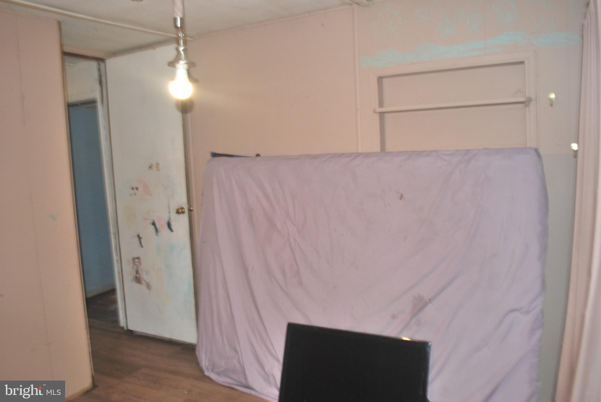 LAUREL LAKE - Residential