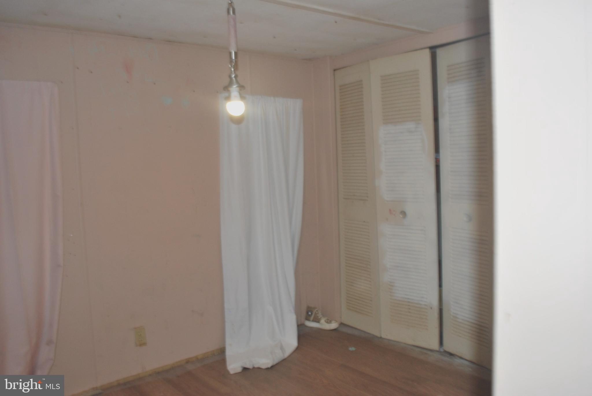 LAUREL LAKE - Residential