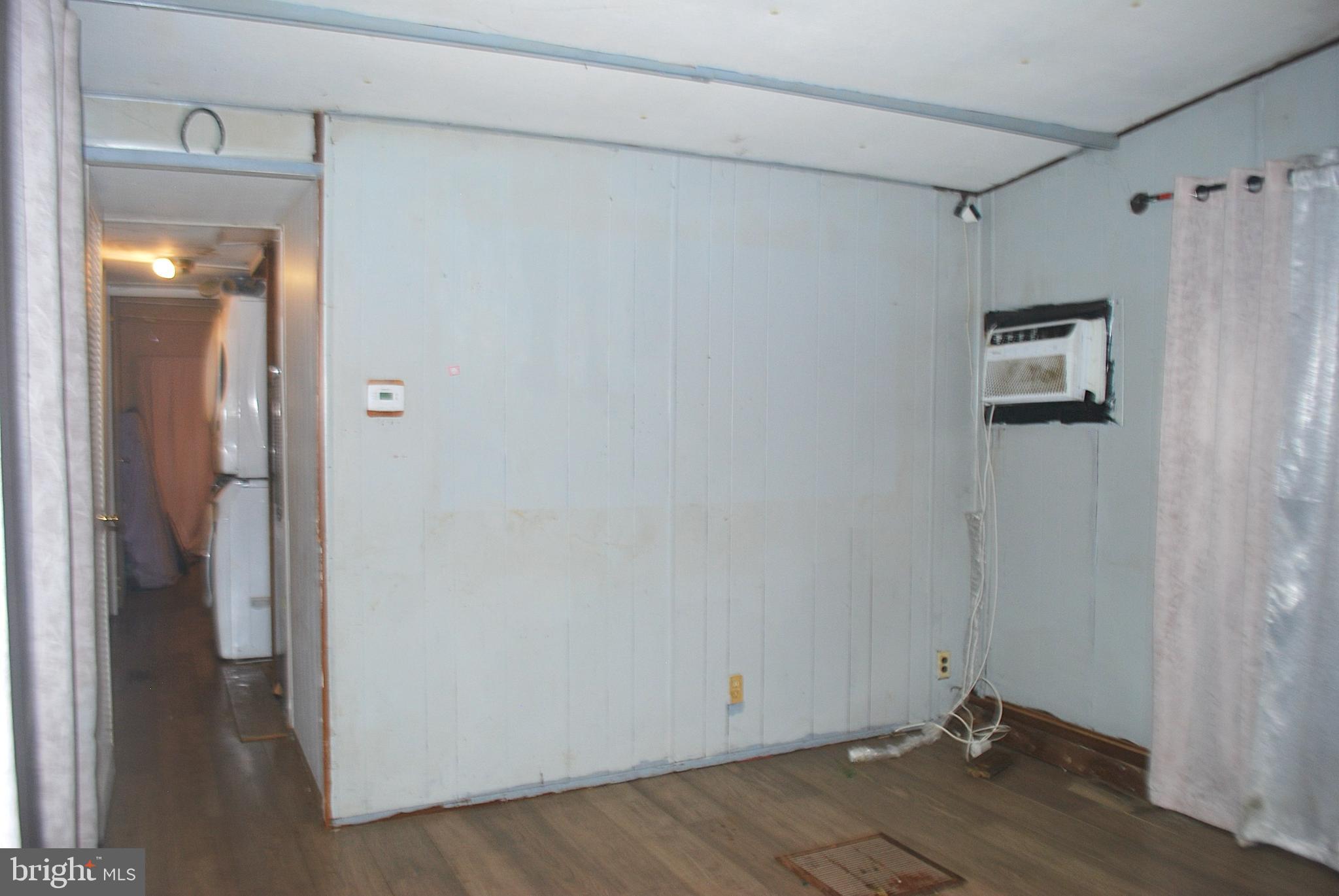 LAUREL LAKE - Residential