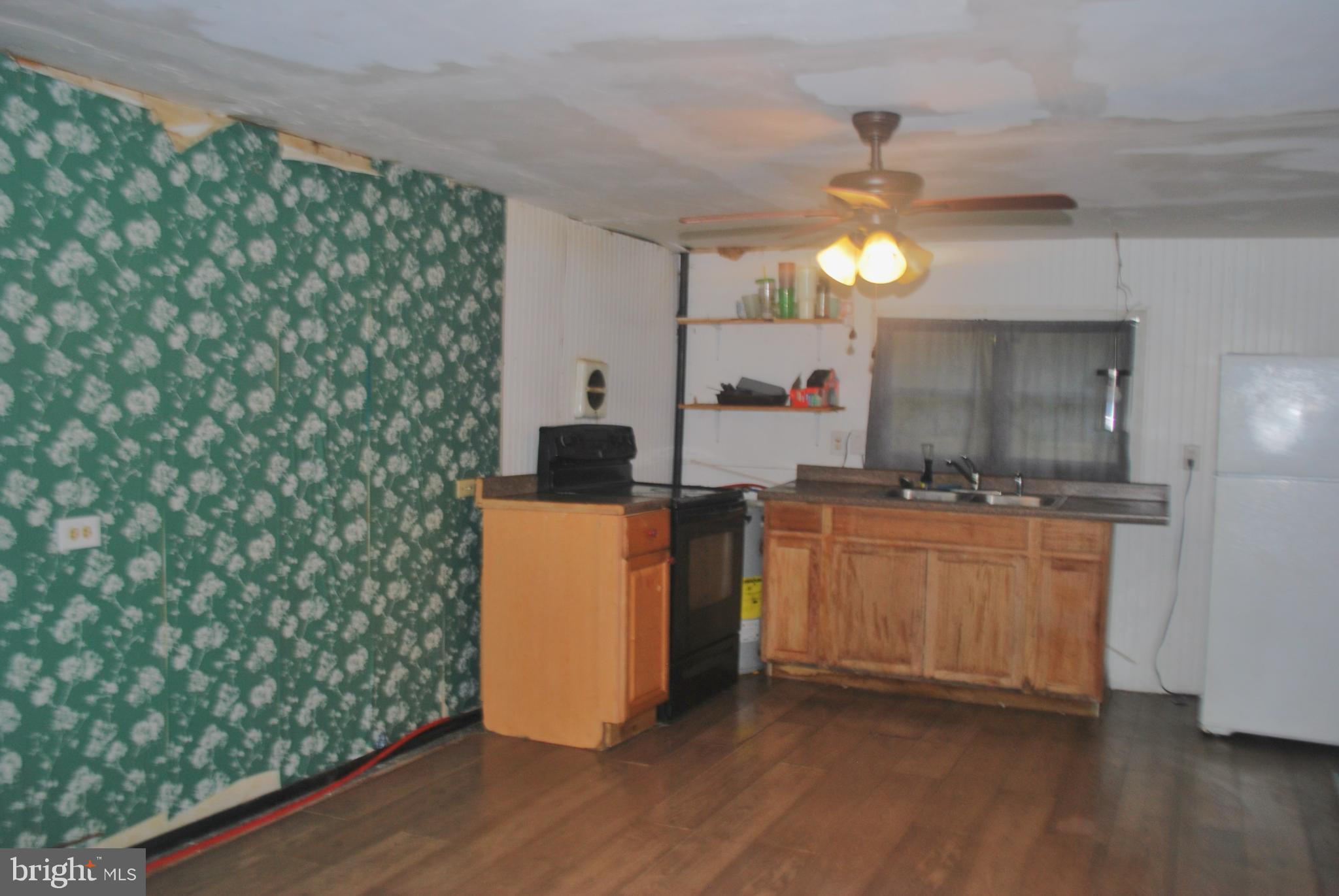 LAUREL LAKE - Residential