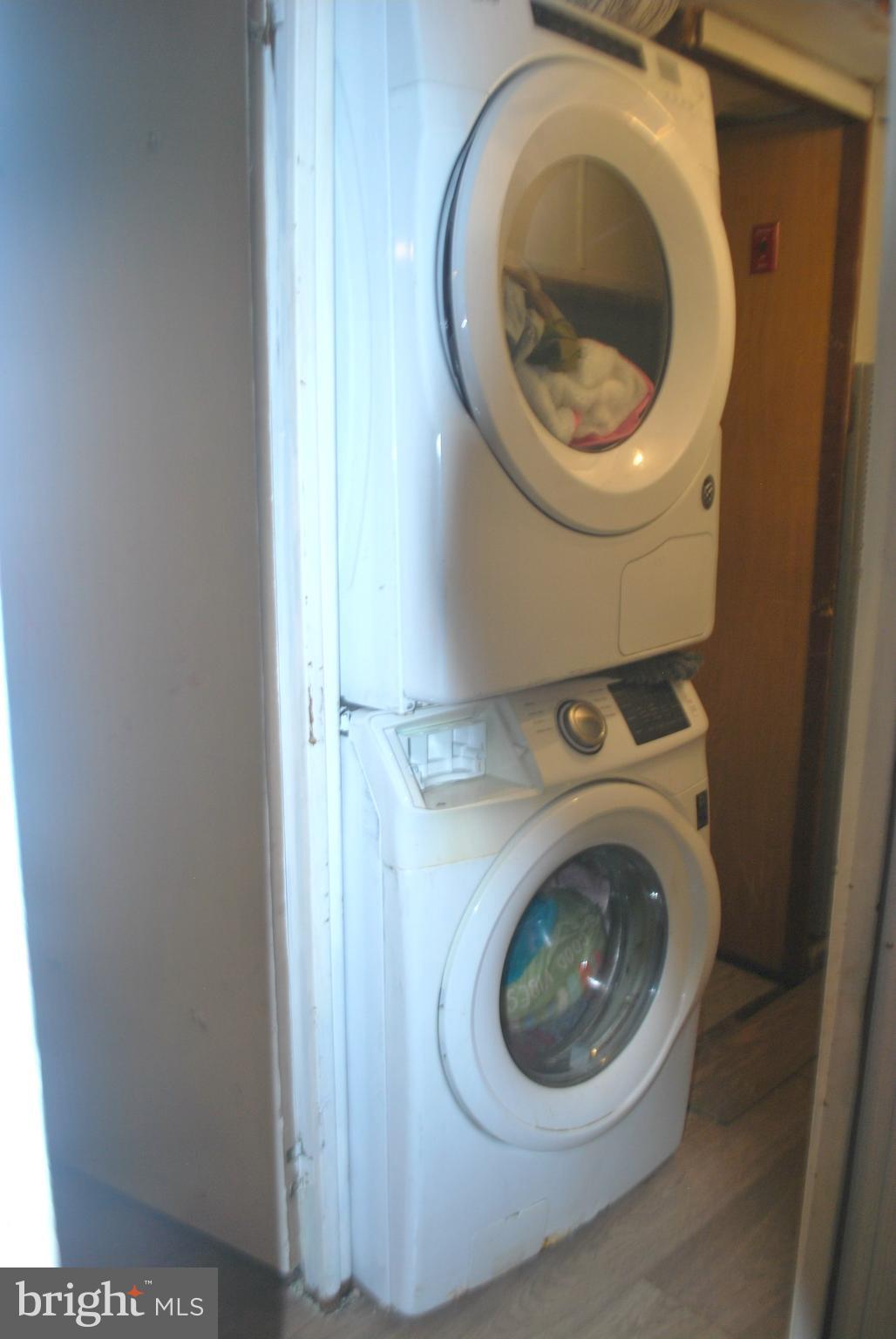 LAUREL LAKE - Residential