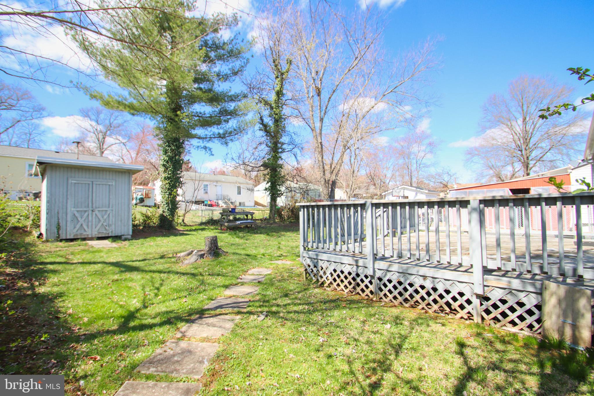 WHITFIELD KNOLLS - Residential