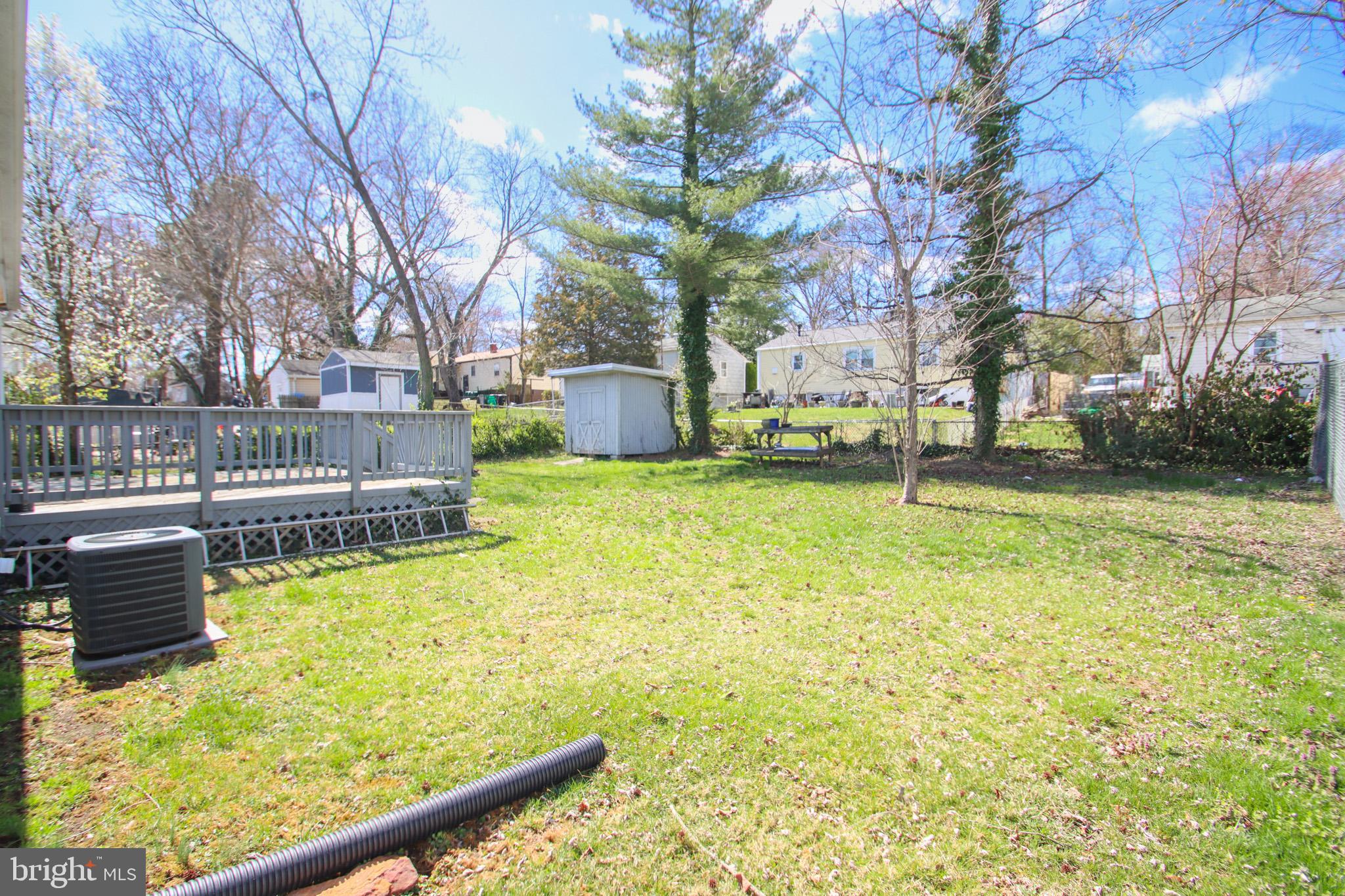 WHITFIELD KNOLLS - Residential