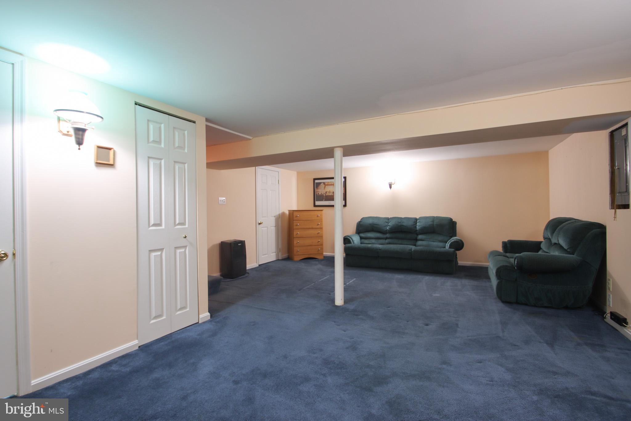 WHITFIELD KNOLLS - Residential