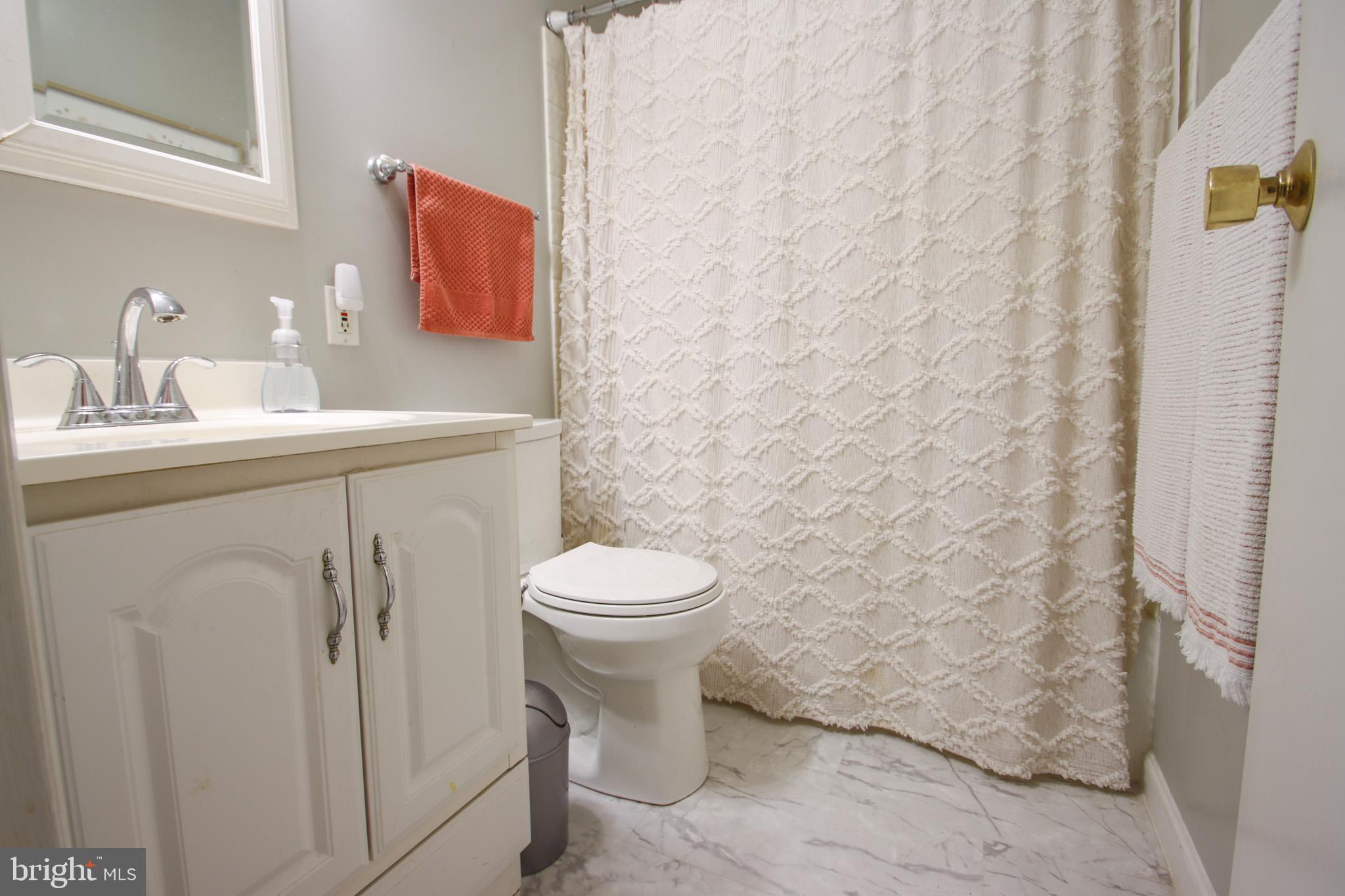 WHITFIELD KNOLLS - Residential