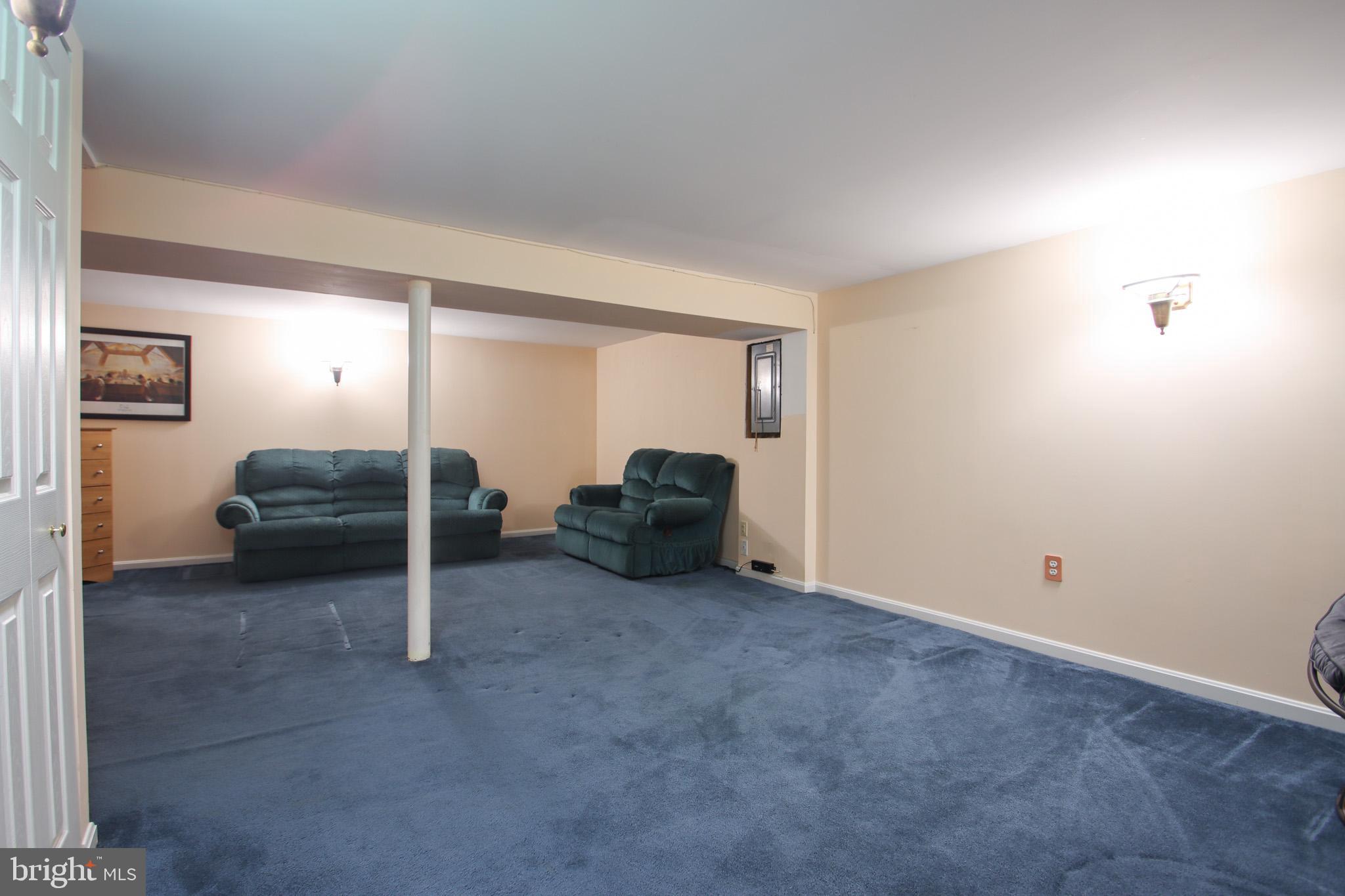 WHITFIELD KNOLLS - Residential