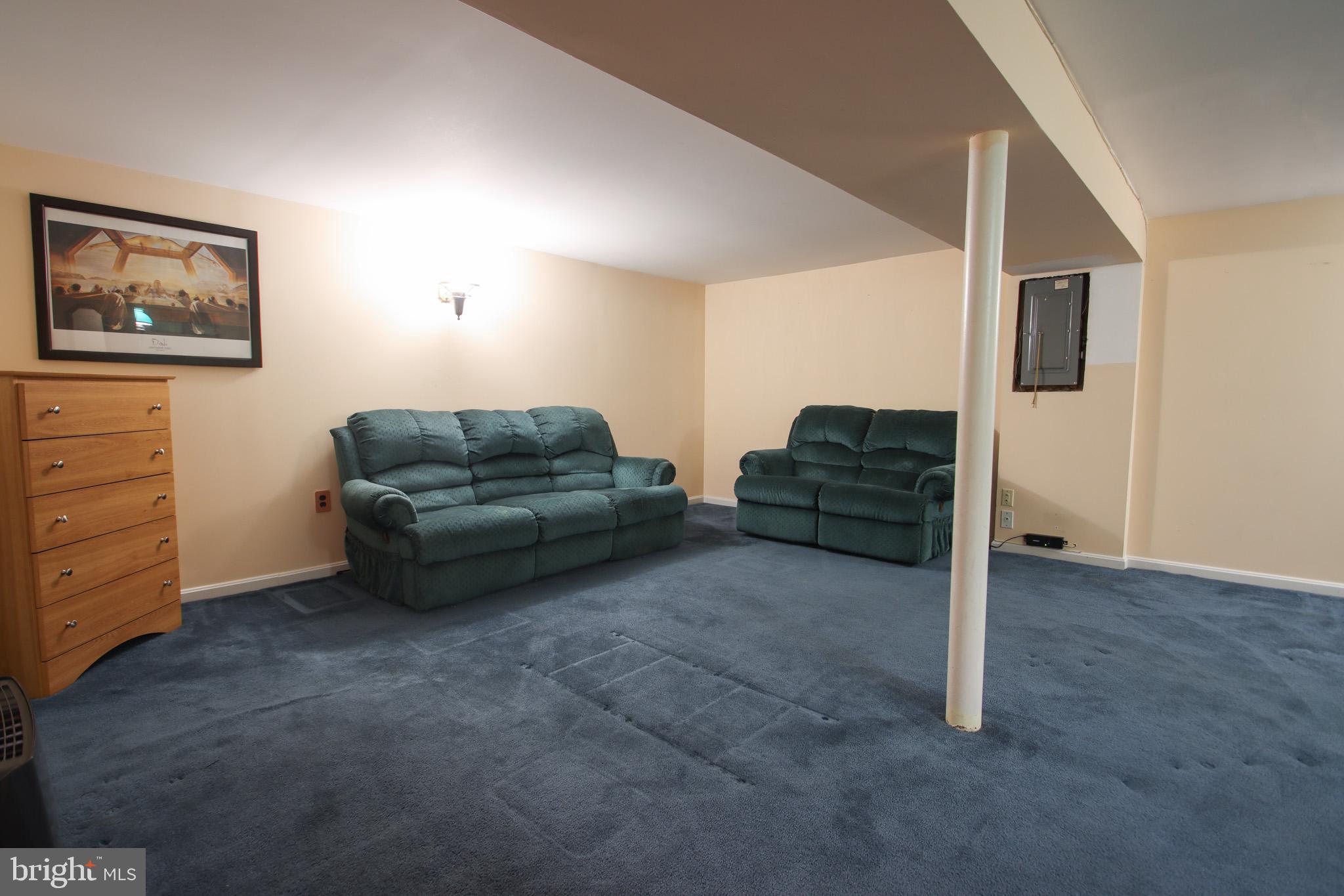 WHITFIELD KNOLLS - Residential