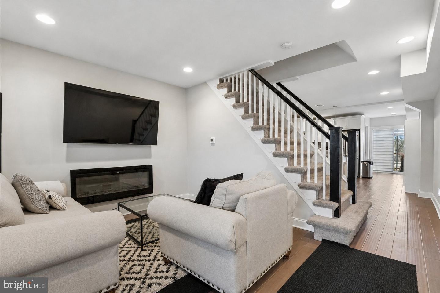 639 OLD ELM STREET