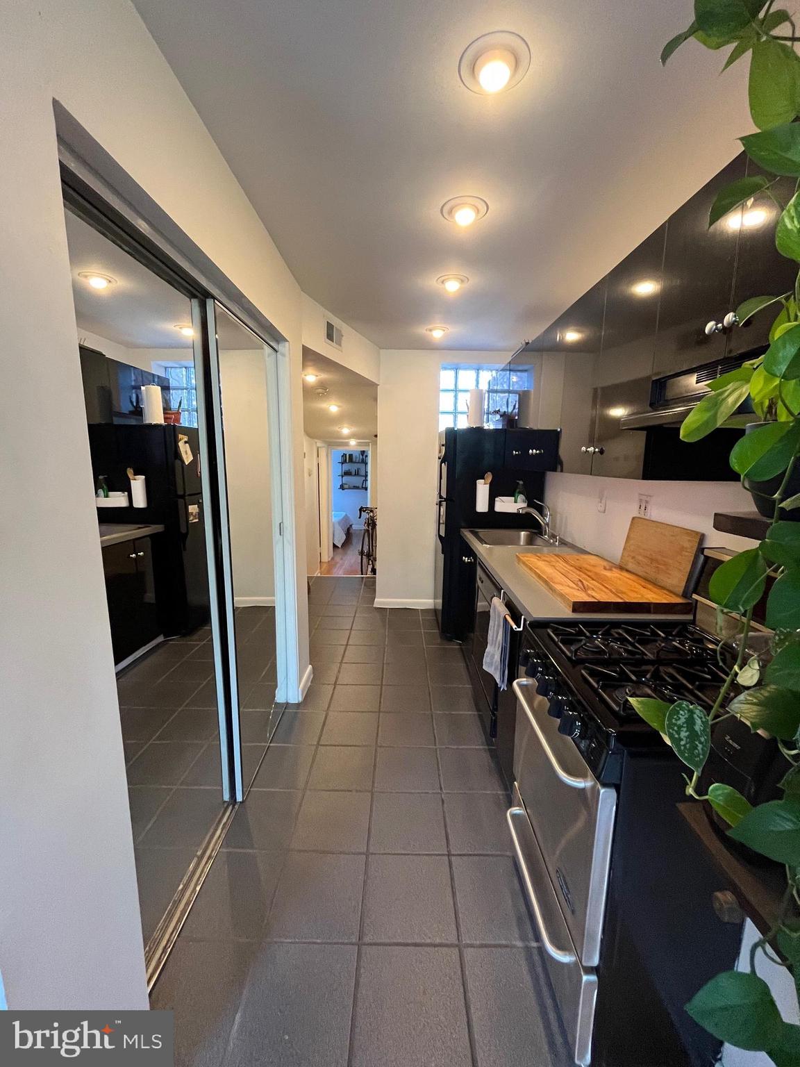 GRADUATE HOSPITAL - Residential Lease