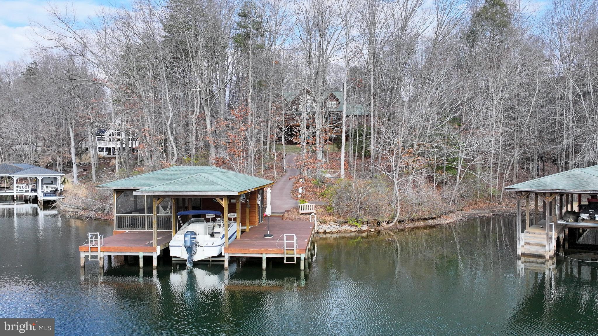 MAGNOLIA HARBOUR - Residential