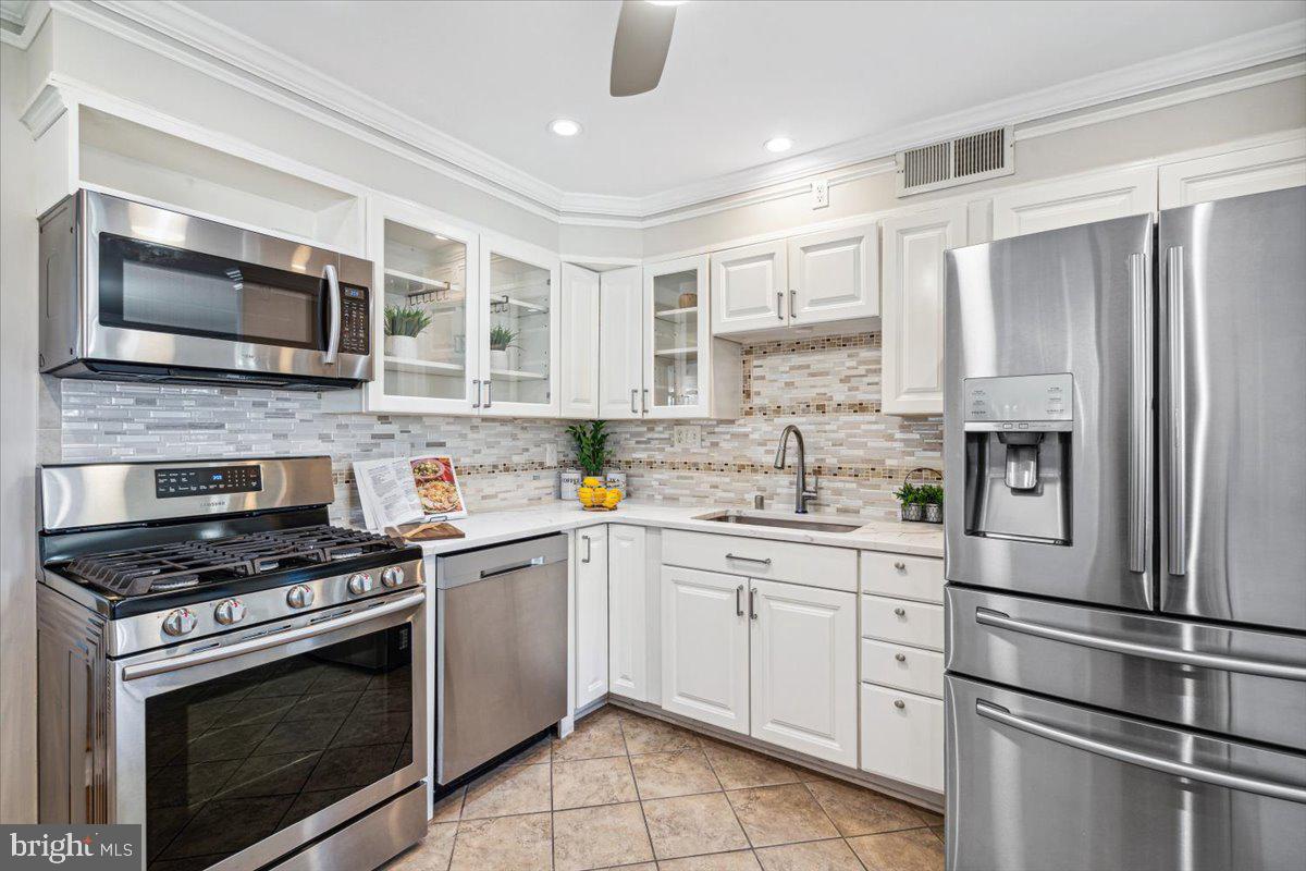 WINDSOR FARMS - Residential