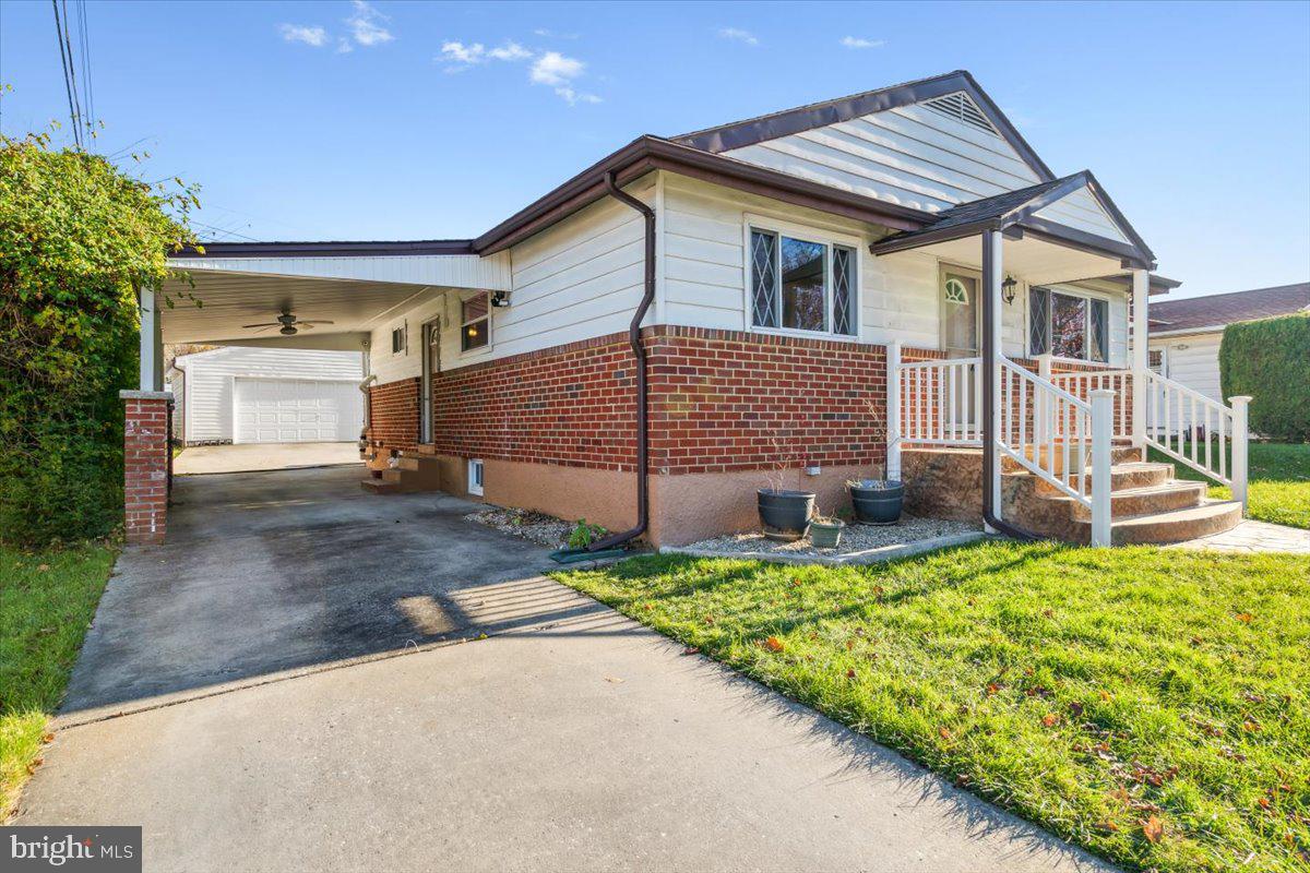 WINDSOR FARMS - Residential