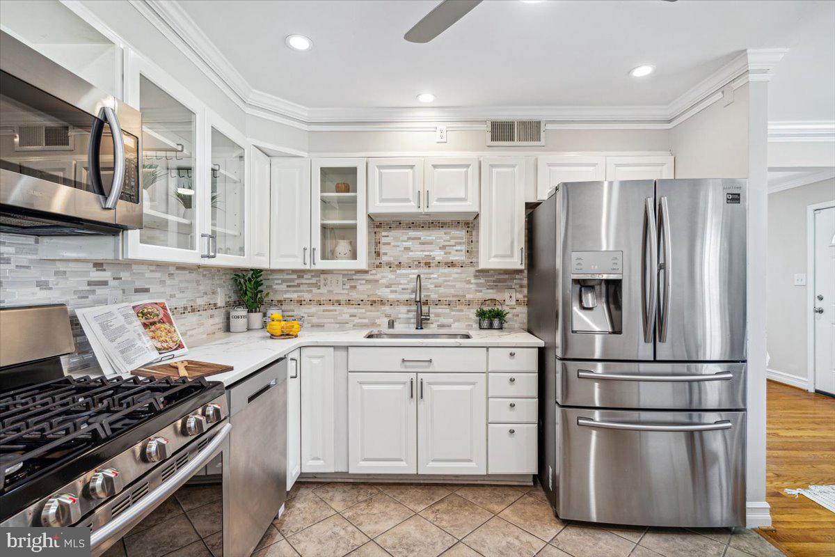 WINDSOR FARMS - Residential