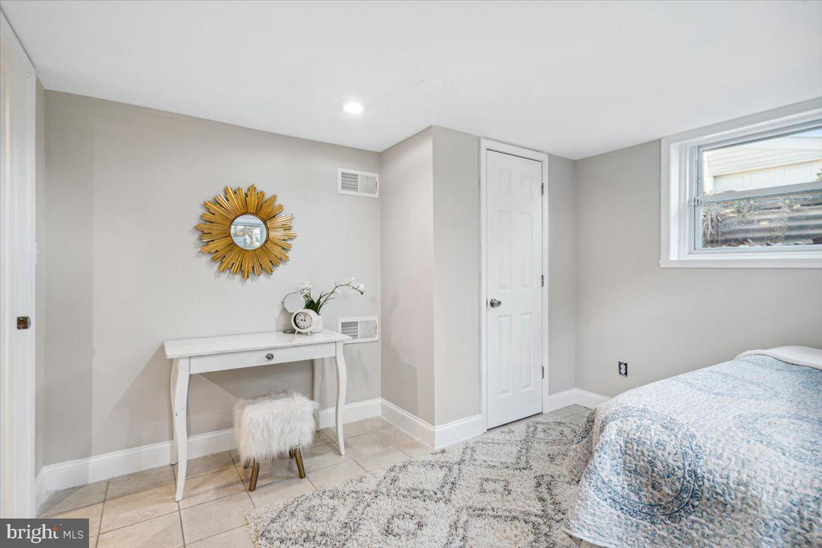 WINDSOR FARMS - Residential