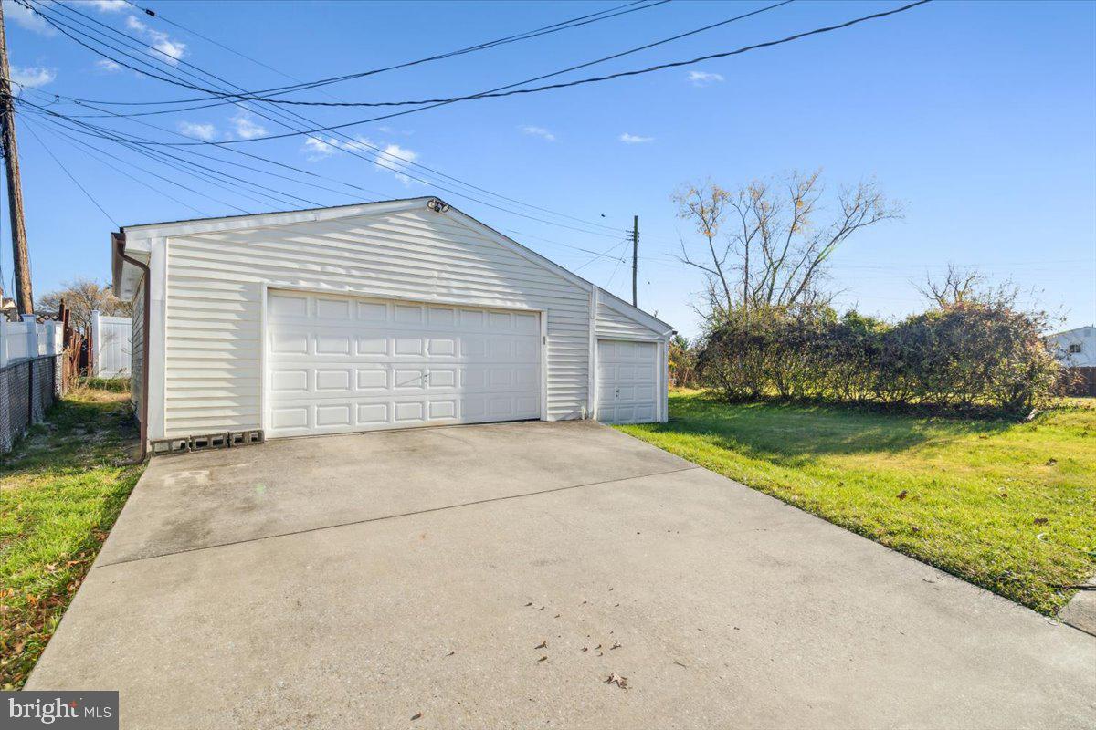 WINDSOR FARMS - Residential