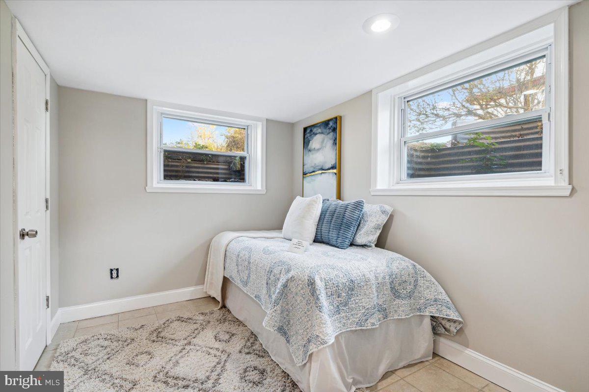 WINDSOR FARMS - Residential