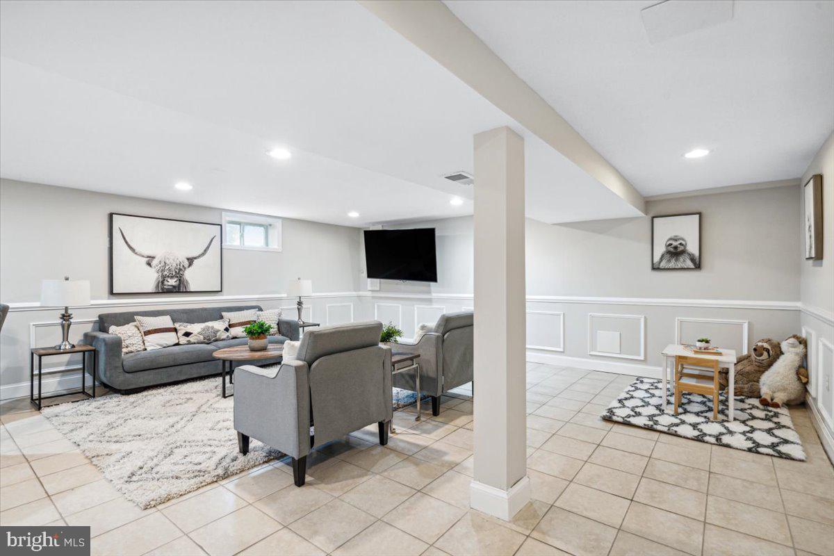 WINDSOR FARMS - Residential