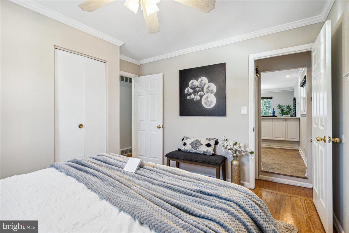 WINDSOR FARMS - Residential