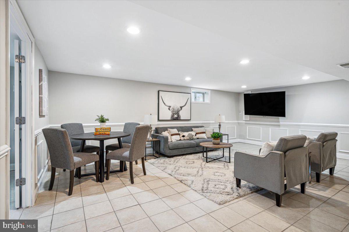 WINDSOR FARMS - Residential