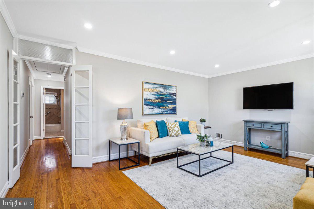 WINDSOR FARMS - Residential