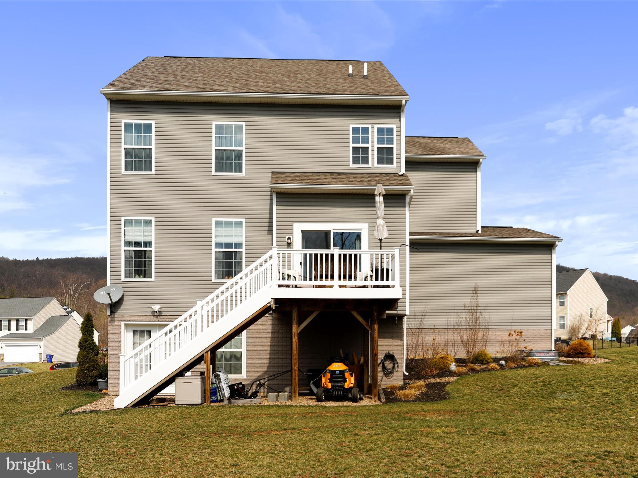 UPLAND ESTATES - Residential