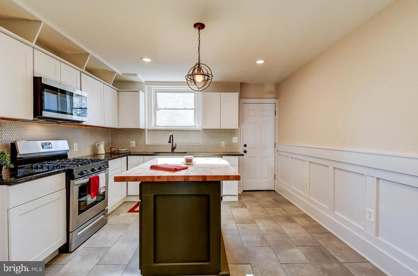 HIGHLANDTOWN - Residential Lease