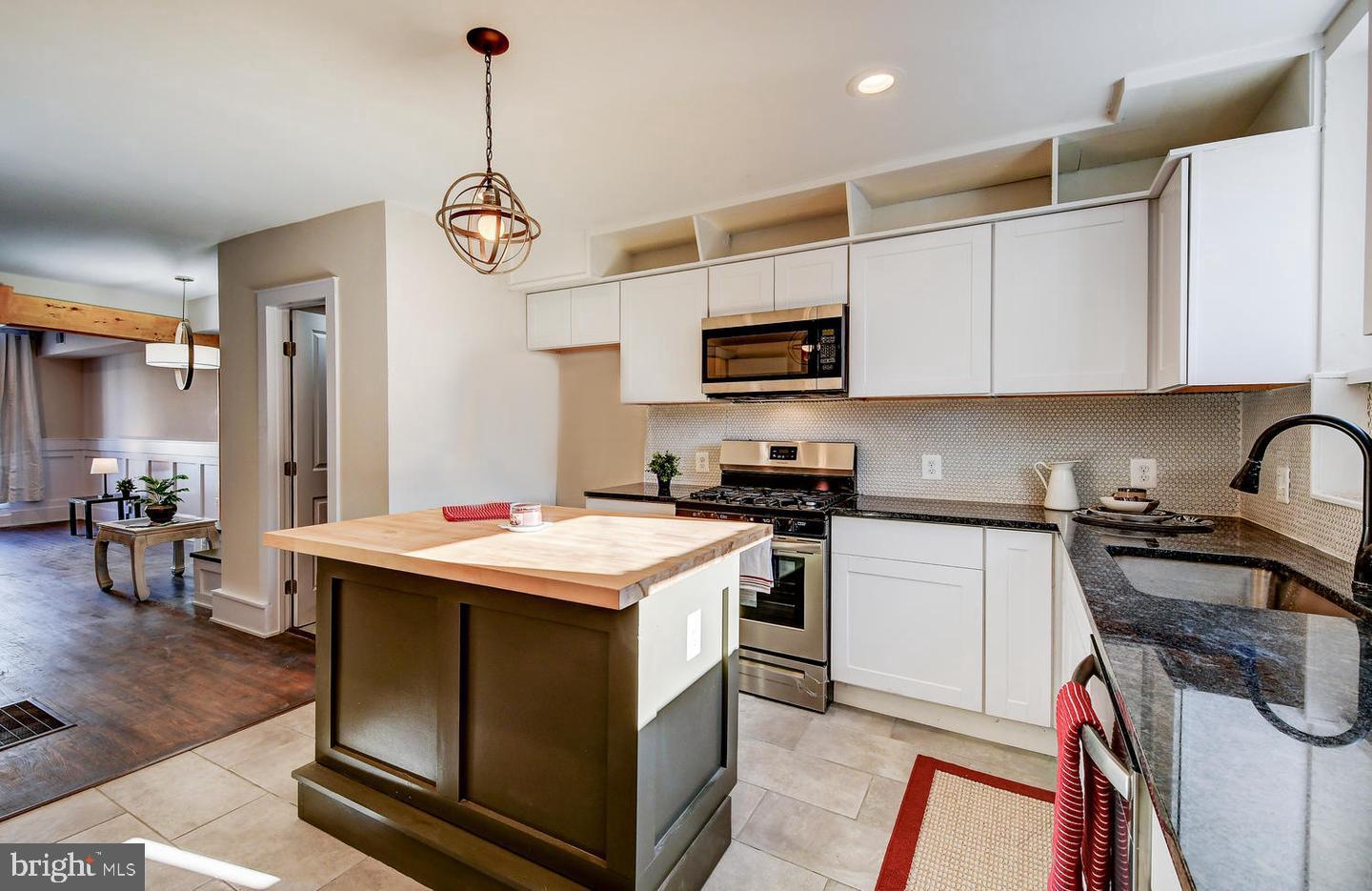 HIGHLANDTOWN - Residential Lease