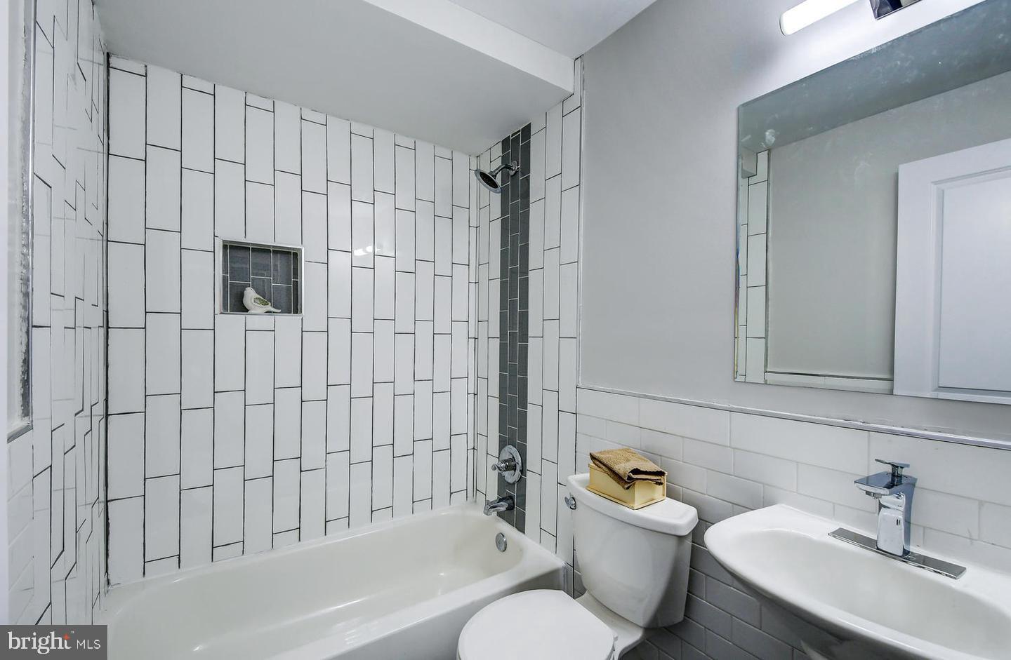 HIGHLANDTOWN - Residential Lease