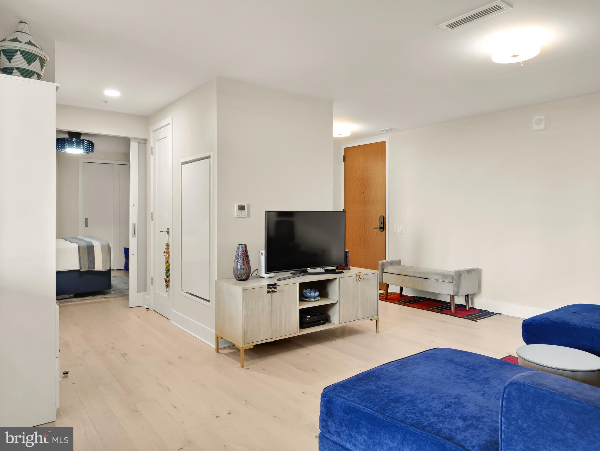 1211 VAN STREET SE 501