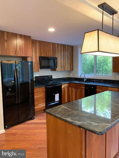 HOLLIN HILLS - Residential Lease