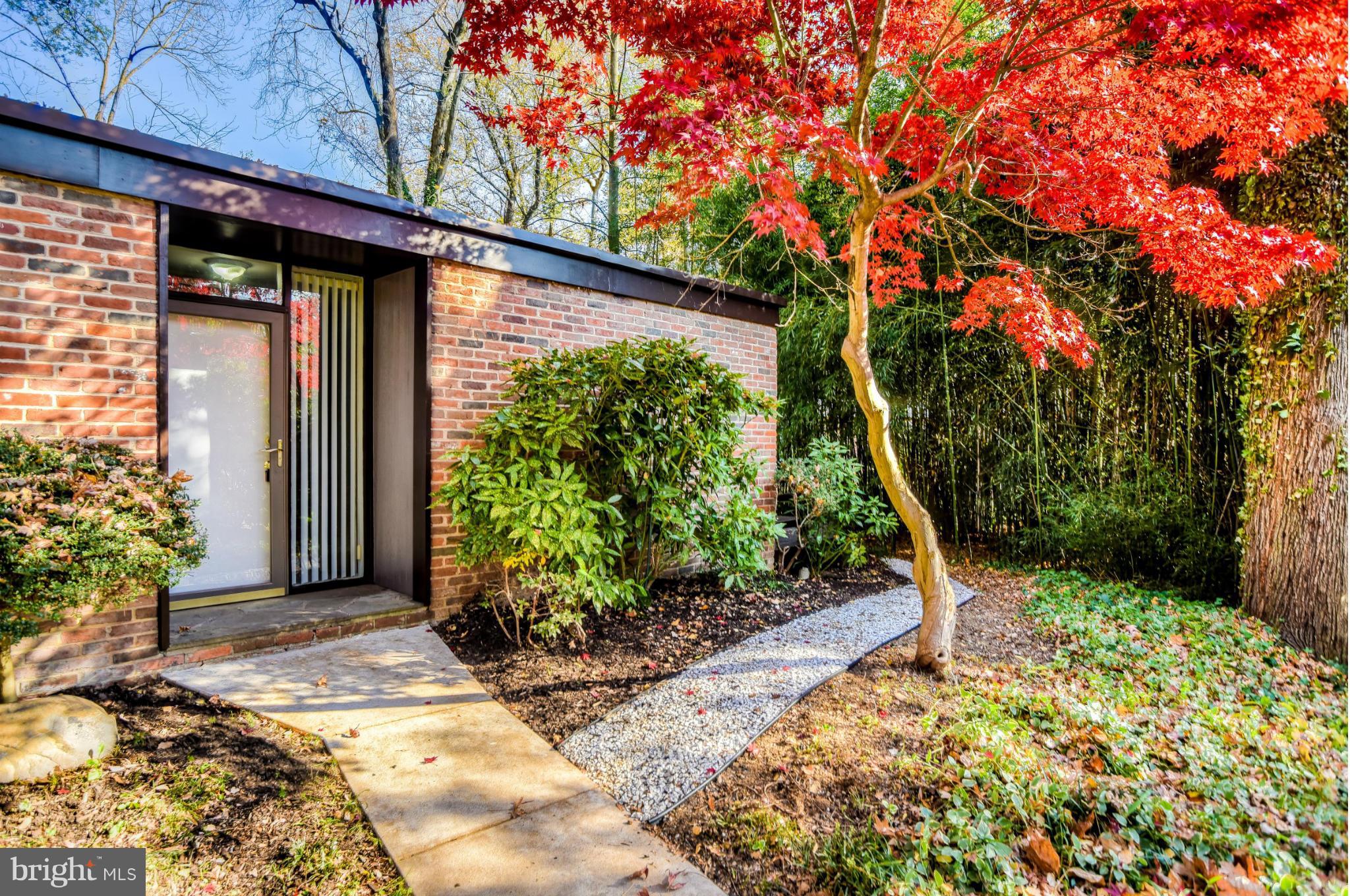 HOLLIN HILLS - Residential Lease