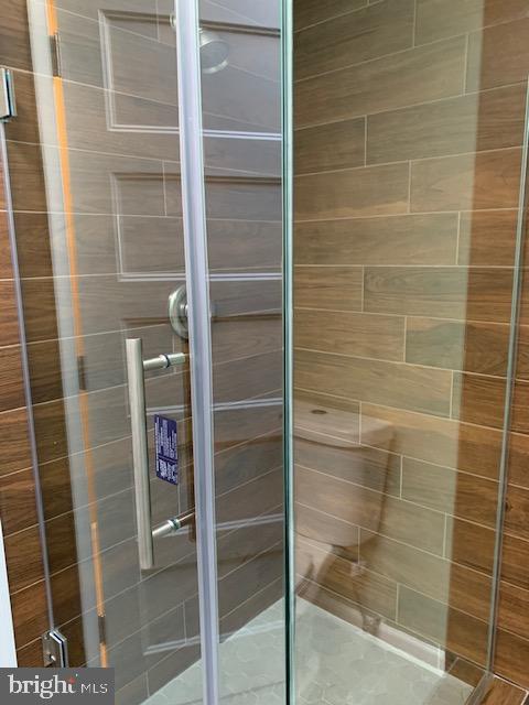 HOLLIN HILLS - Residential Lease