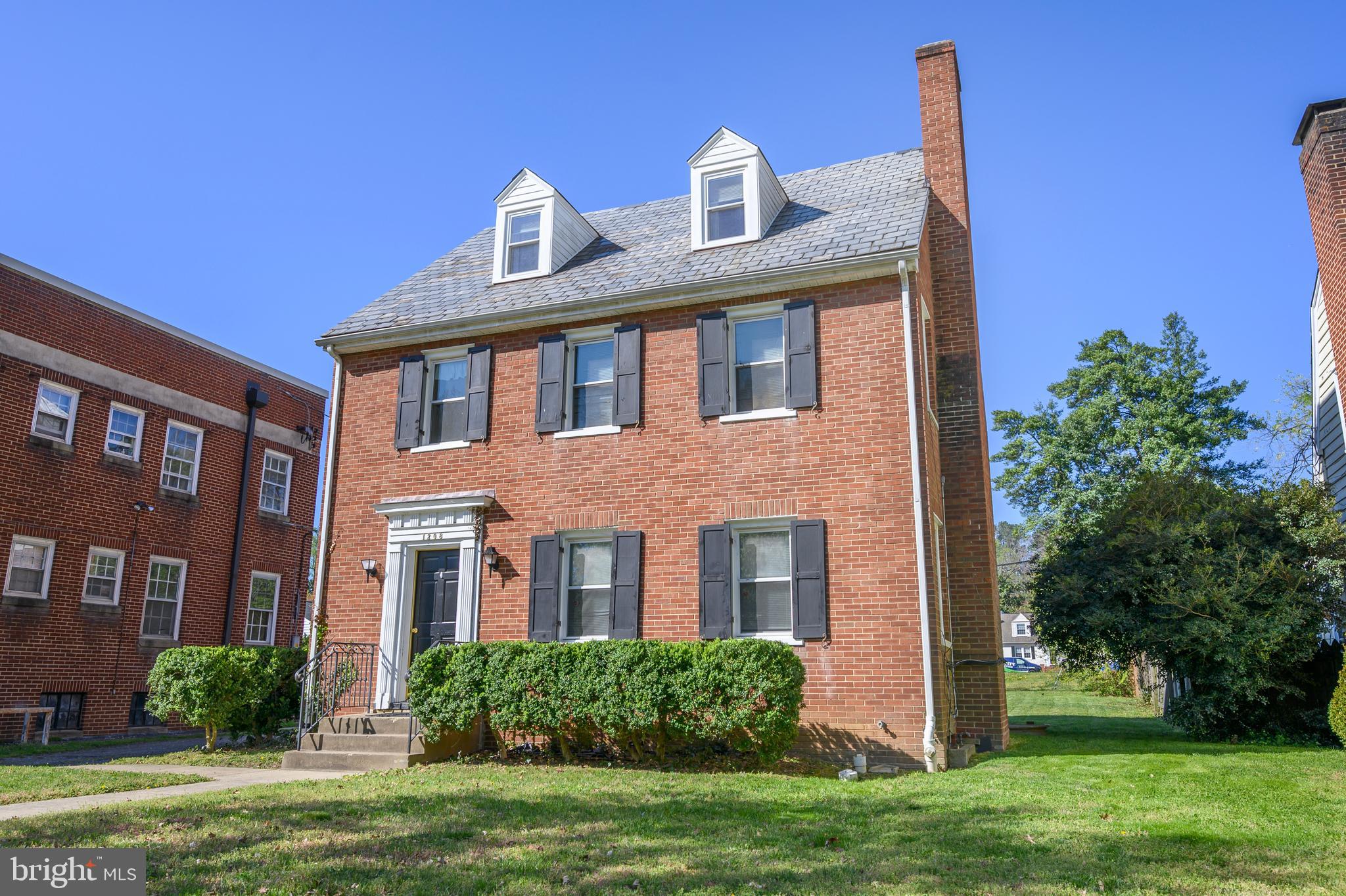 DOWNTOWN FREDERICKSBURG - Residential Lease