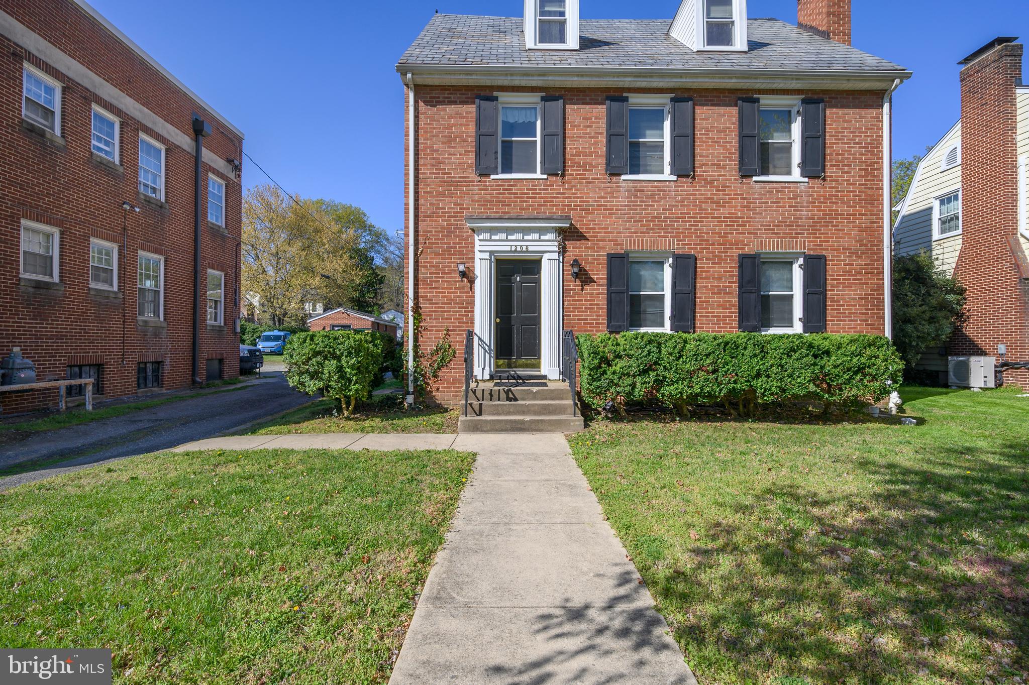 DOWNTOWN FREDERICKSBURG - Residential Lease