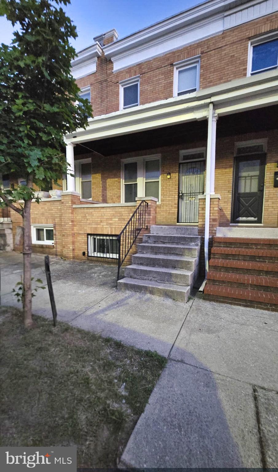 🏡 Beautifully Renovated 3BR/1.5BA Home | $2,100/mo | Ready for Move-In!
Step into this stunningly updated 3-bedroom, 1.5-bath rowhome at 2735 E. Preston Street—perfect for anyone seeking modern living in East Baltimore! Enjoy an open-concept main level with luxury vinyl plank flooring, designer paint, and abundant natural light.
The heart of the home is the sleek modern kitchen with stainless steel appliances, dark espresso cabinets, and quartz-look countertops—ideal for cooking and entertaining.
Relax in the updated full bath with crisp white subway tile and modern finishes. All bedrooms feature stylish flooring and fresh updates.
The spacious finished basement provides excellent flex space—great for a home gym, playroom, or additional storage—and includes an in-unit washer & dryer.
Street parking available. Vacant and ready—move in today! Located just minutes from Johns Hopkins Hospital, biotech hubs, downtown Baltimore, and major commuter routes—perfect for medical professionals, students, and anyone working downtown.
Tenant responsible for utilities. No smoking. No pets. Strong credit/income required. Don’t miss this incredible opportunity—schedule your tour today!