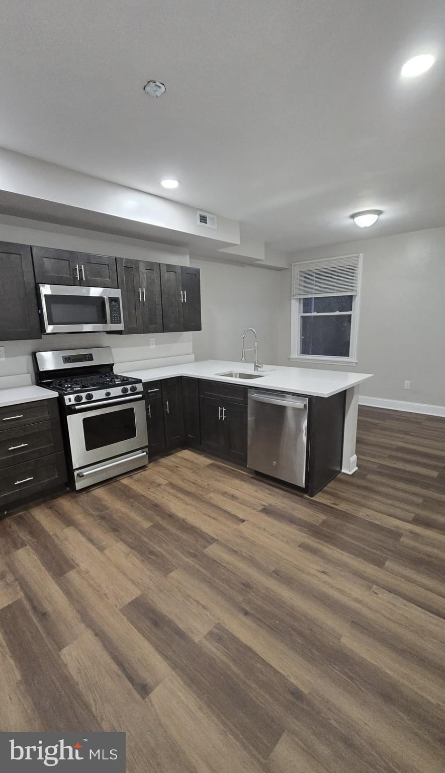 🏡 Beautifully Renovated 3BR/1.5BA Home | $2,100/mo | Ready for Move-In!
Step into this stunningly updated 3-bedroom, 1.5-bath rowhome at 2735 E. Preston Street—perfect for anyone seeking modern living in East Baltimore! Enjoy an open-concept main level with luxury vinyl plank flooring, designer paint, and abundant natural light.
The heart of the home is the sleek modern kitchen with stainless steel appliances, dark espresso cabinets, and quartz-look countertops—ideal for cooking and entertaining.
Relax in the updated full bath with crisp white subway tile and modern finishes. All bedrooms feature stylish flooring and fresh updates.
The spacious finished basement provides excellent flex space—great for a home gym, playroom, or additional storage—and includes an in-unit washer & dryer.
Street parking available. Vacant and ready—move in today! Located just minutes from Johns Hopkins Hospital, biotech hubs, downtown Baltimore, and major commuter routes—perfect for medical professionals, students, and anyone working downtown.
Tenant responsible for utilities. No smoking. No pets. Strong credit/income required. Don’t miss this incredible opportunity—schedule your tour today!