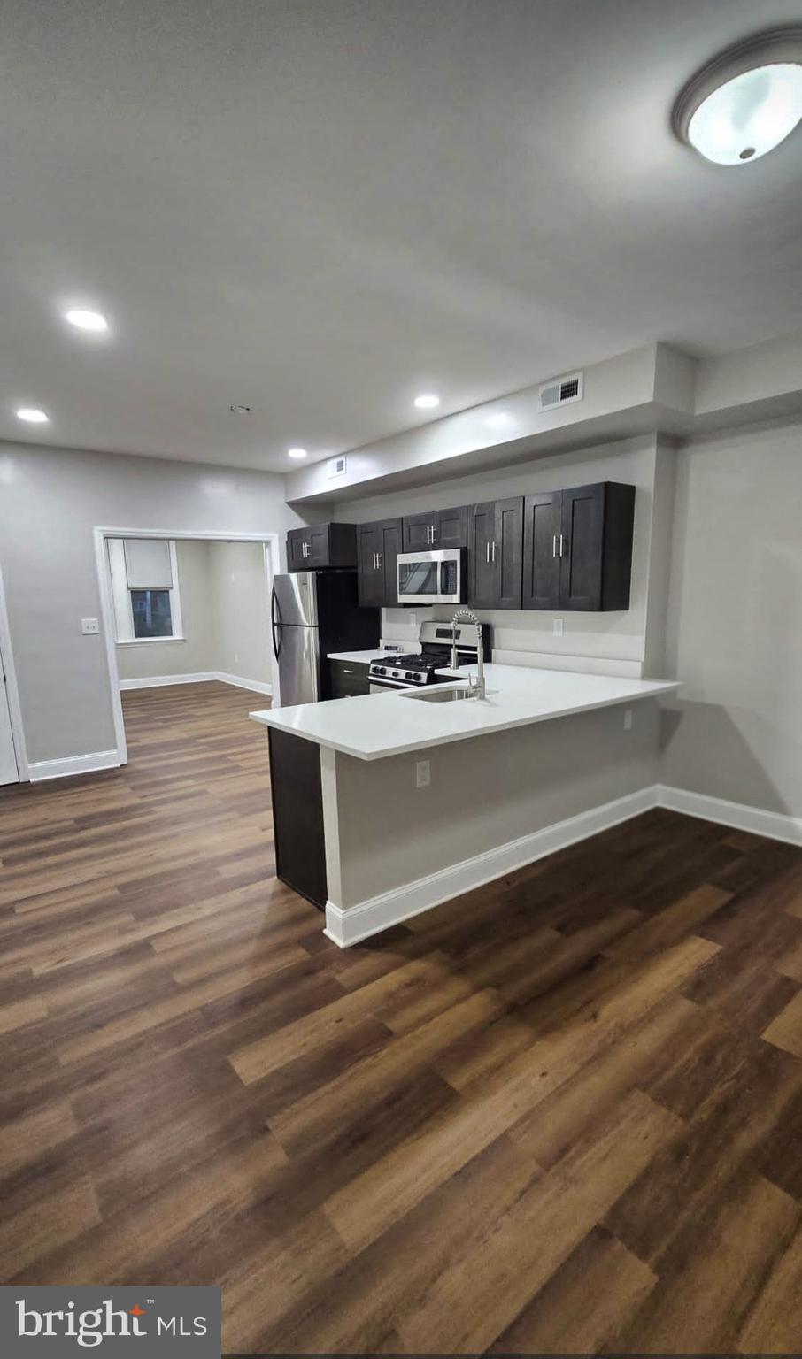 2735 E PRESTON STREET